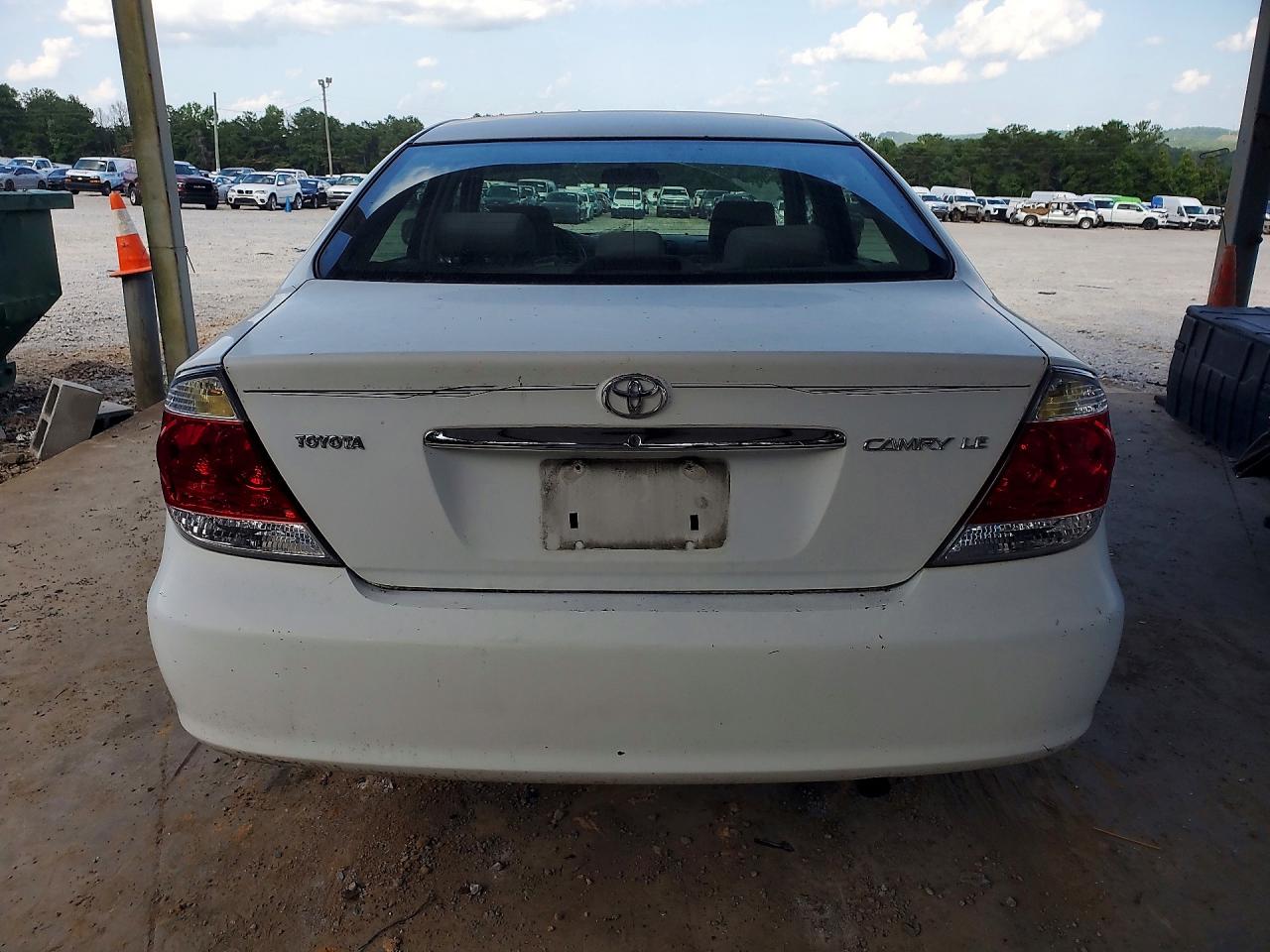 2005 Toyota Camry Le White vin: 4T1BE32K95U617953