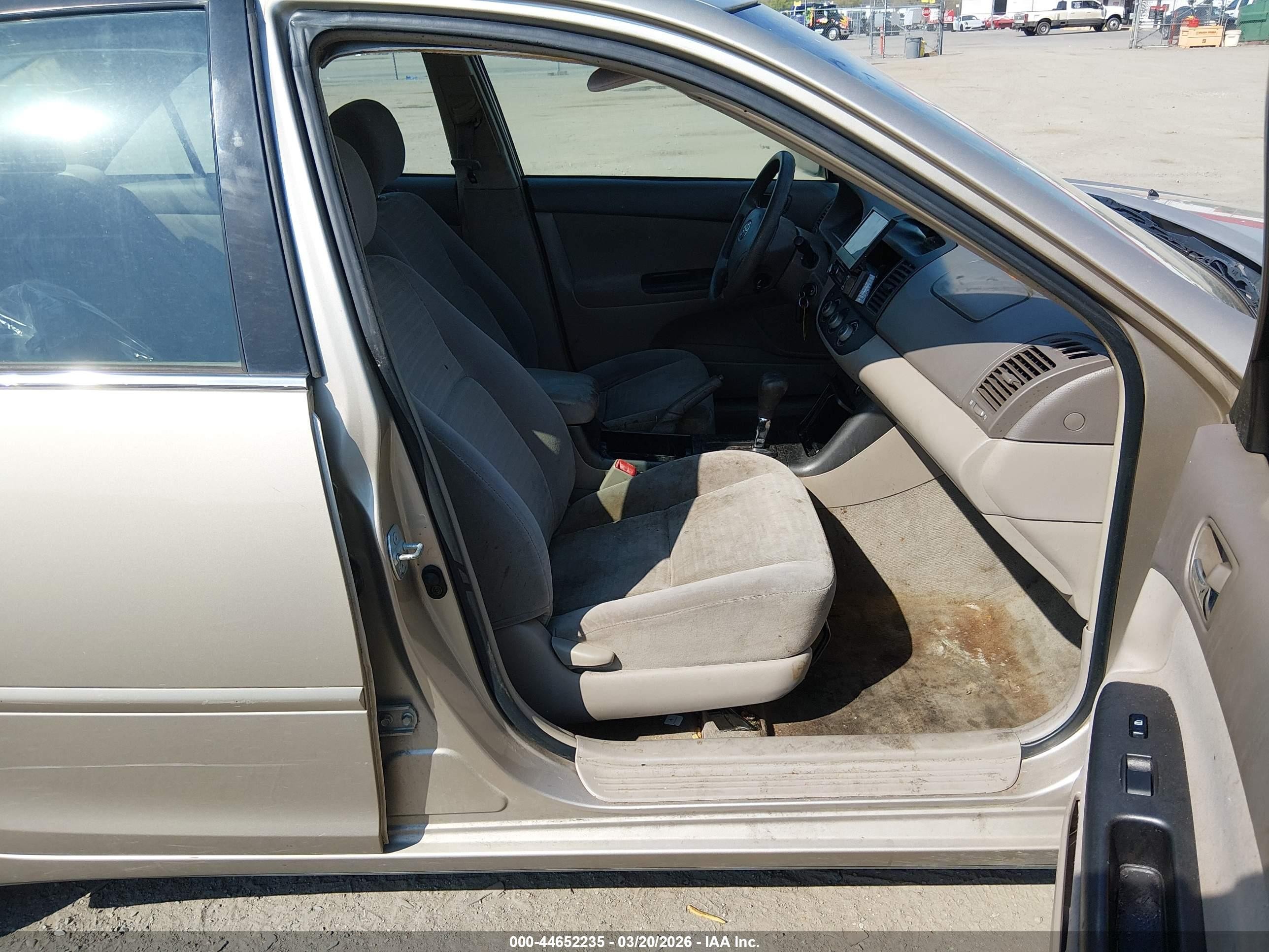 2005 Toyota Camry Le Beige vin: 4T1BE32K95U952582