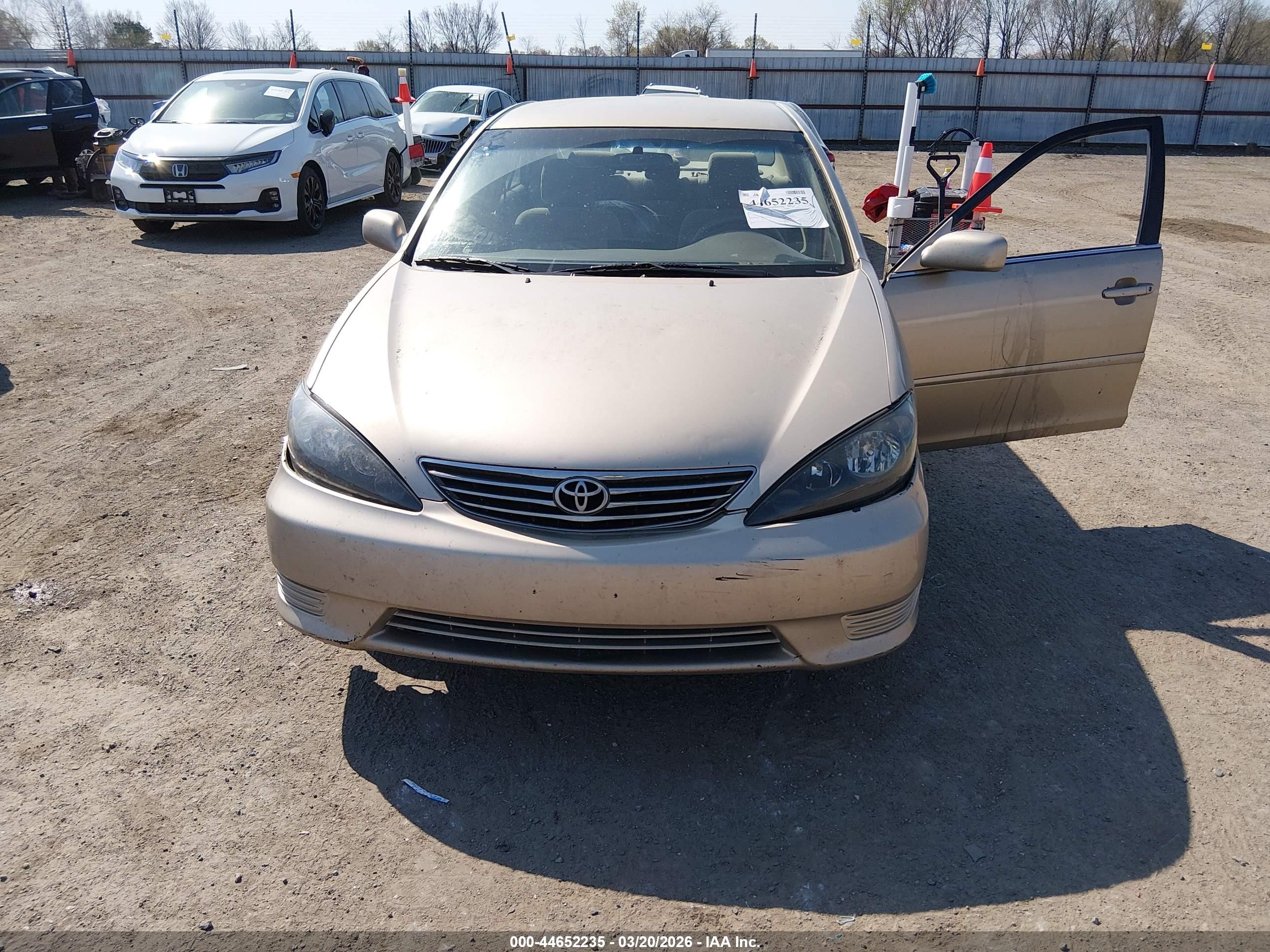2005 Toyota Camry Le Beige vin: 4T1BE32K95U952582