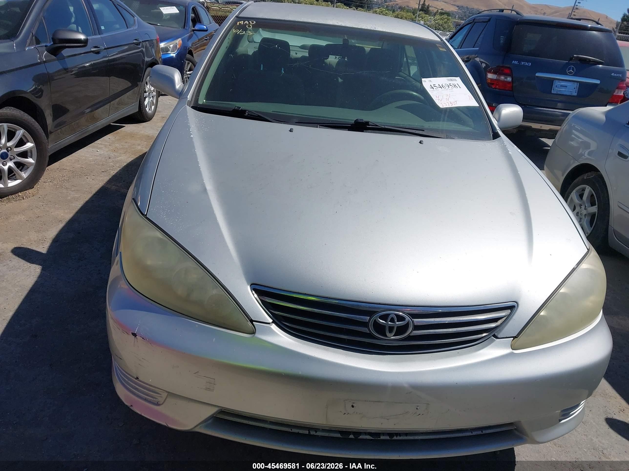 2005 Toyota Camry Le Gray vin: 4T1BE32K95U955918
