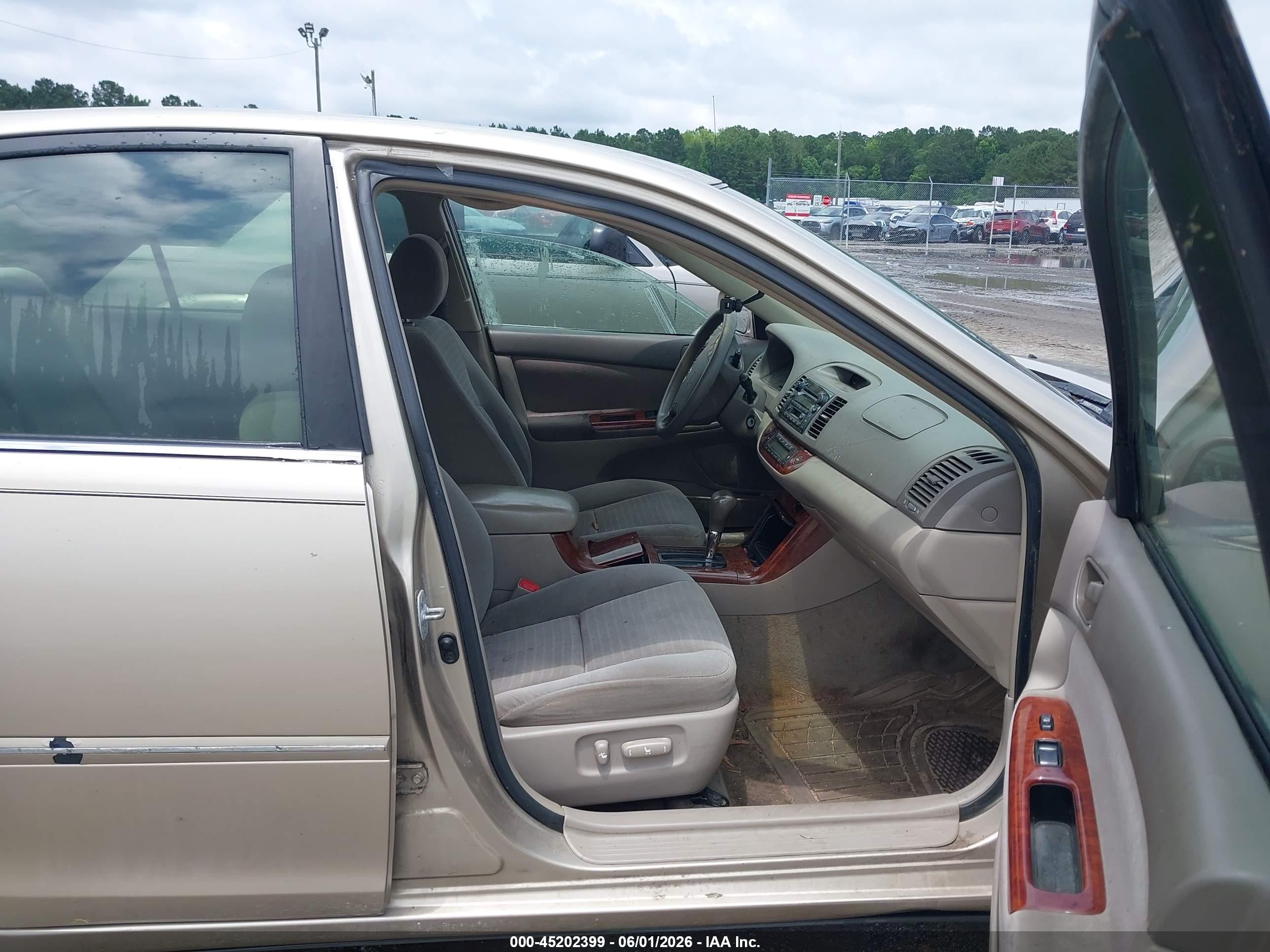 2005 Toyota Camry Xle Champagne vin: 4T1BE32K95U971620