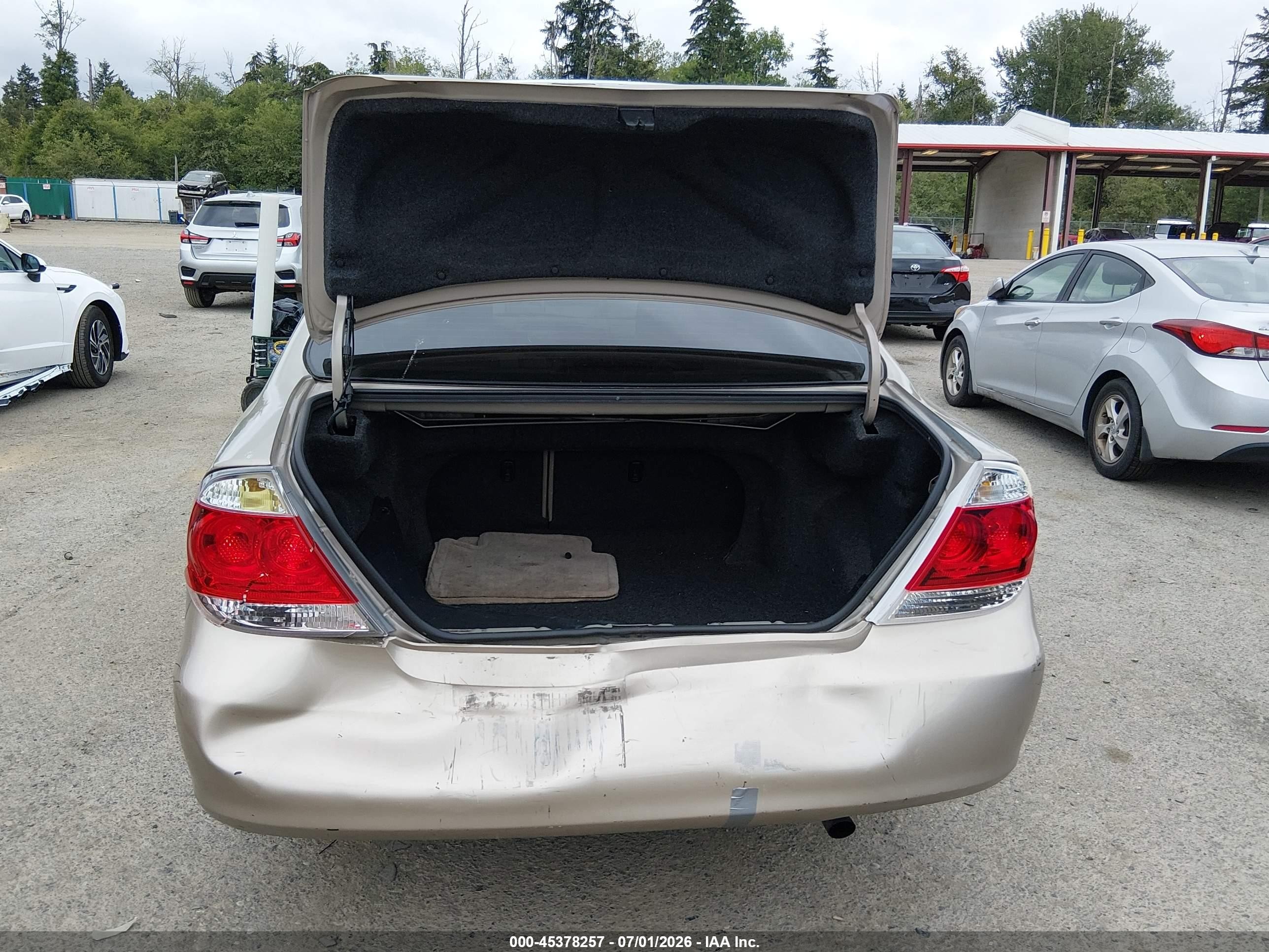 2006 Toyota Camry Le Brown vin: 4T1BE32K96U149157