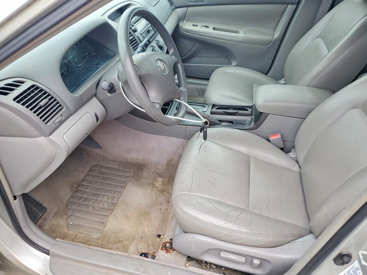 2002 Toyota Camry Le Beige vin: 4T1BE32KX2U007250