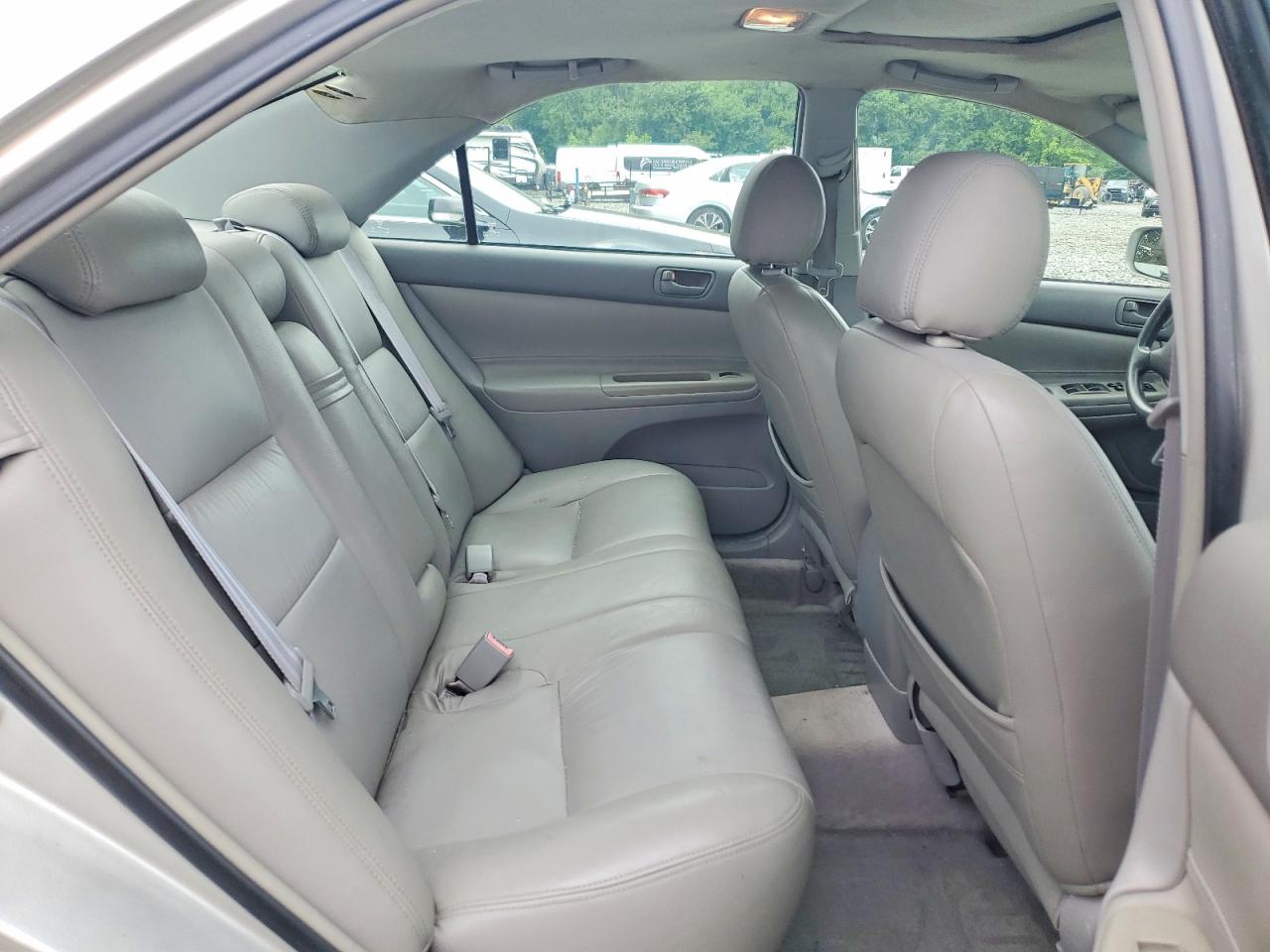 2002 Toyota Camry Le Beige vin: 4T1BE32KX2U007250