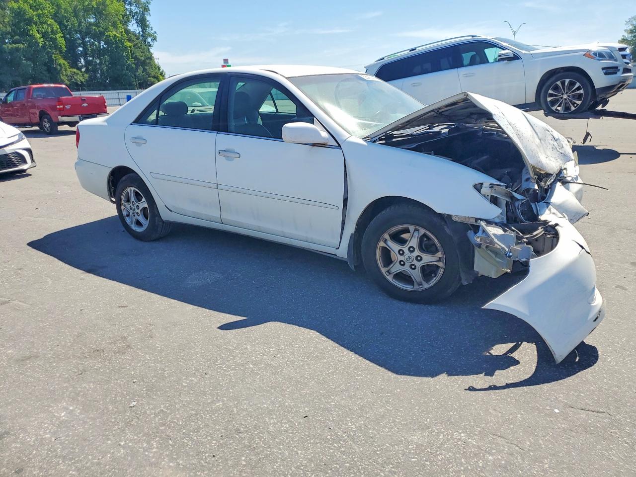 2002 Toyota Camry Le White vin: 4T1BE32KX2U013498