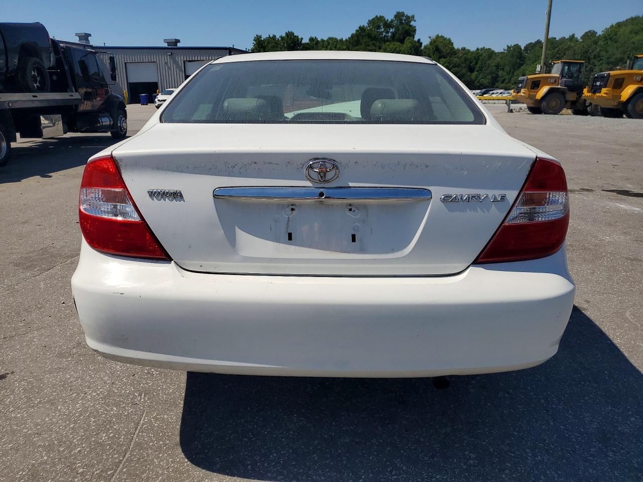 2002 Toyota Camry Le White vin: 4T1BE32KX2U013498