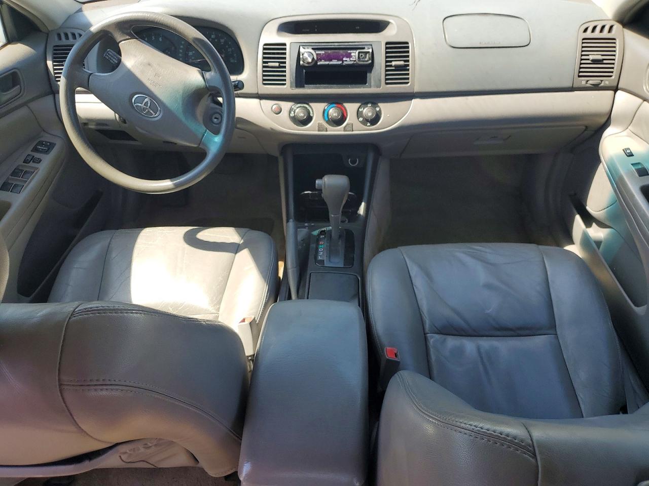 2002 Toyota Camry Le White vin: 4T1BE32KX2U013498
