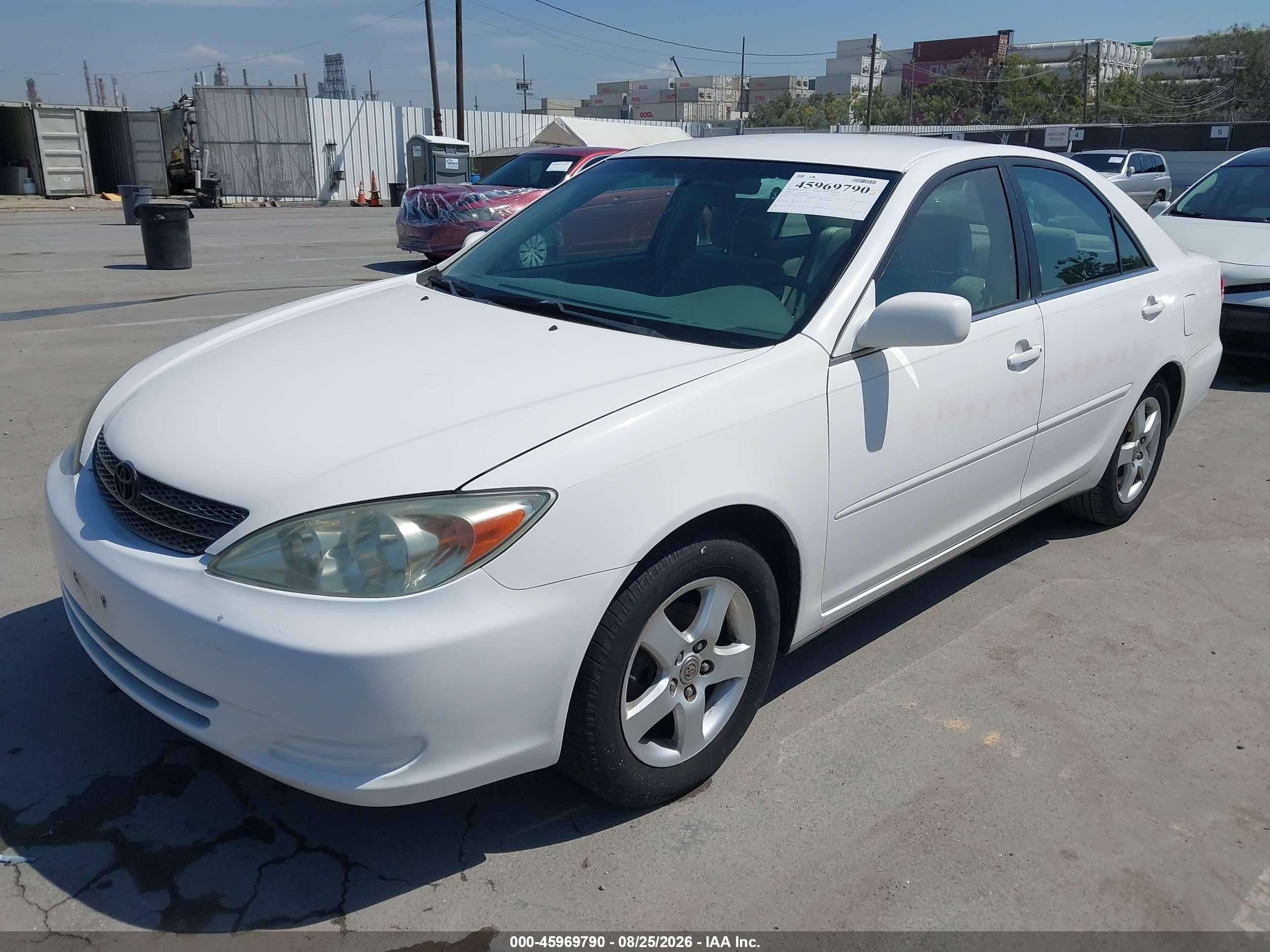 2002 Toyota Camry Le White vin: 4T1BE32KX2U014604