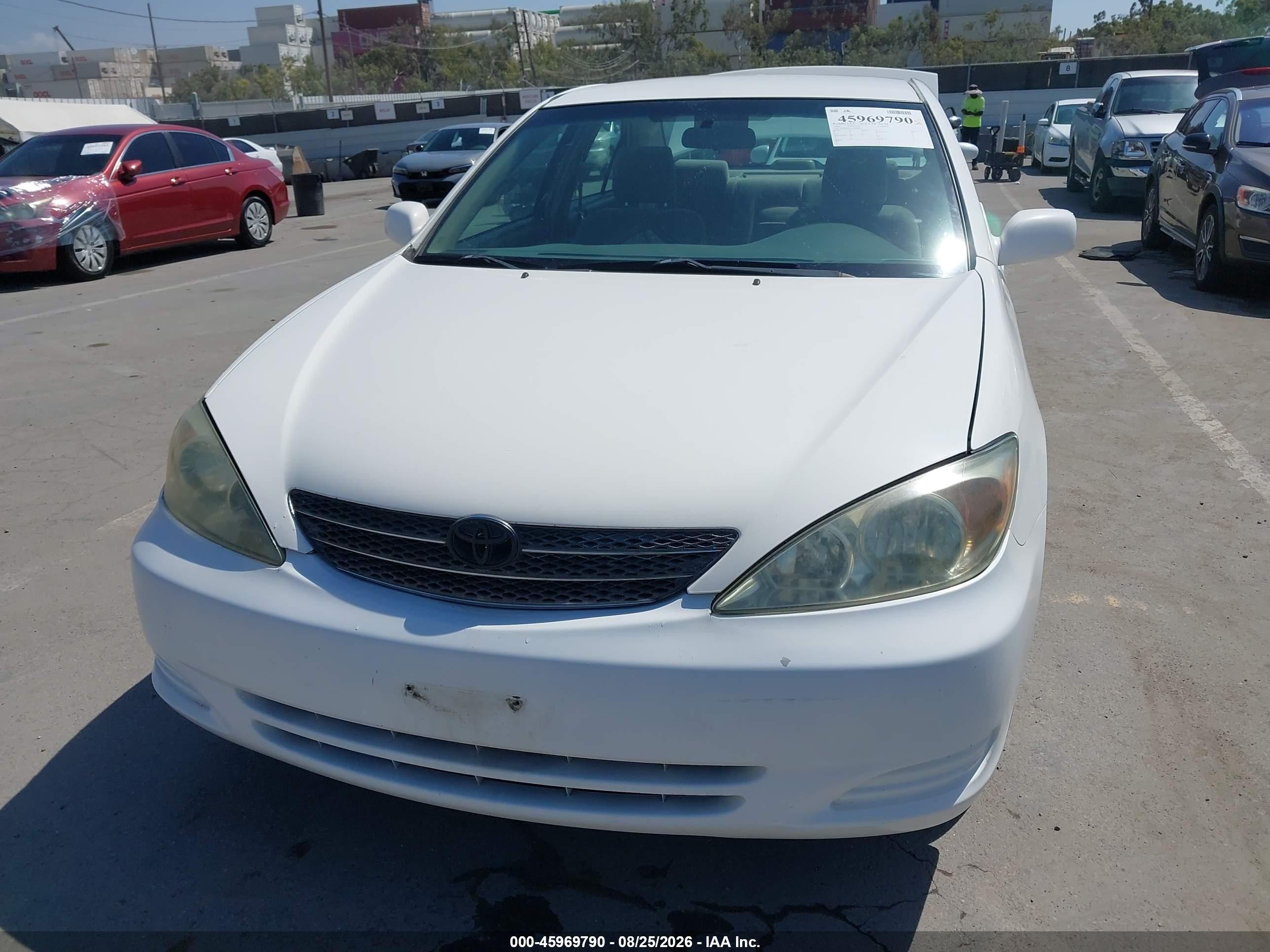 2002 Toyota Camry Le White vin: 4T1BE32KX2U014604
