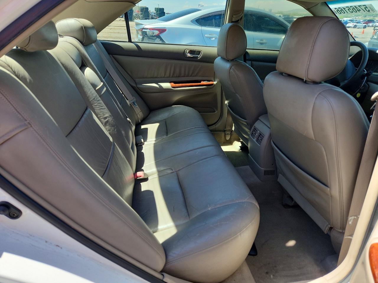2002 Toyota Camry Xle White vin: 4T1BE32KX2U048882