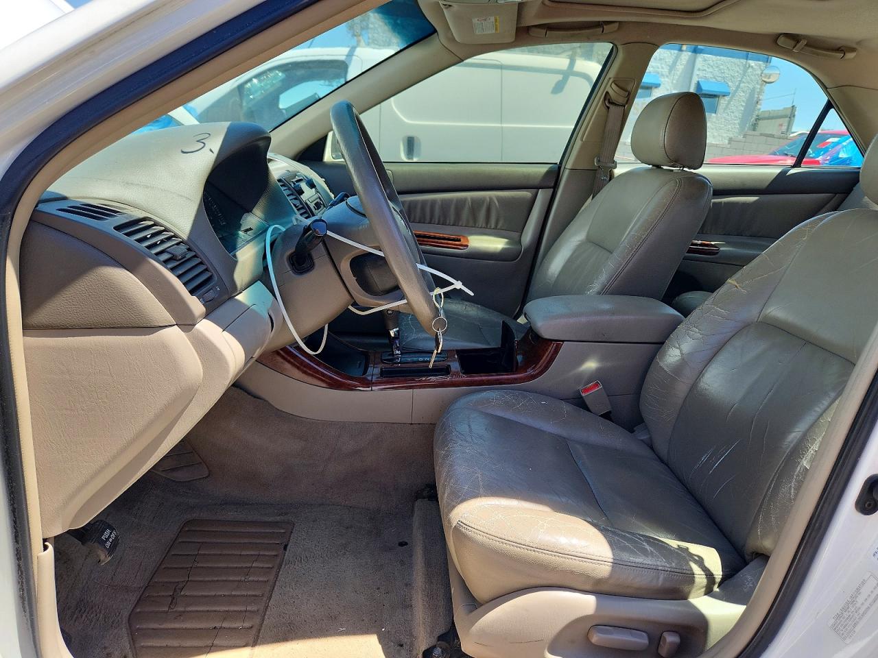 2002 Toyota Camry Xle White vin: 4T1BE32KX2U048882