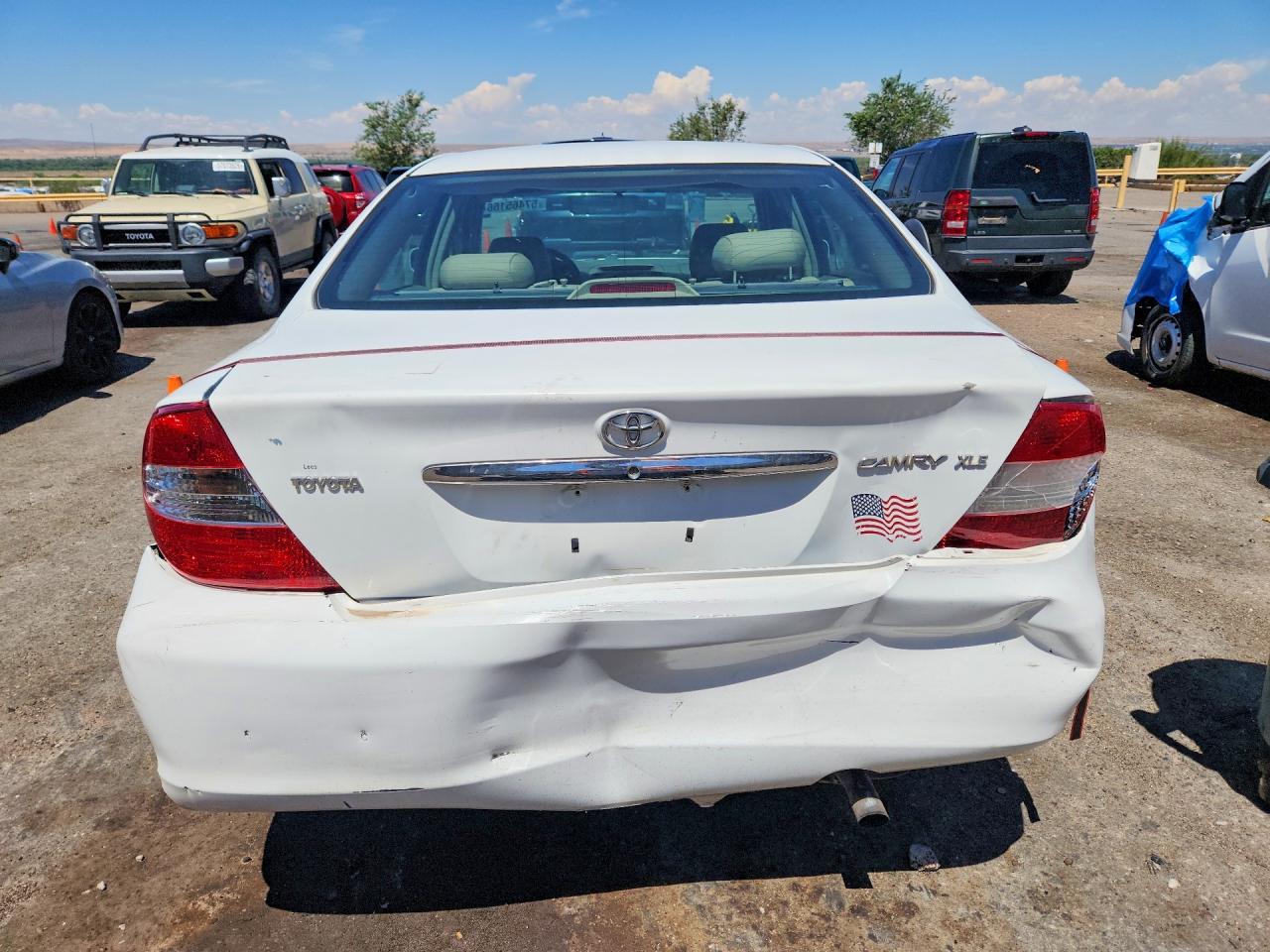 2002 Toyota Camry Xle White vin: 4T1BE32KX2U048882