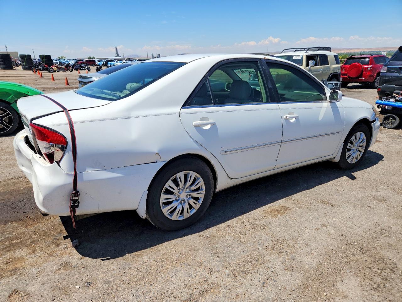 2002 Toyota Camry Xle White vin: 4T1BE32KX2U048882