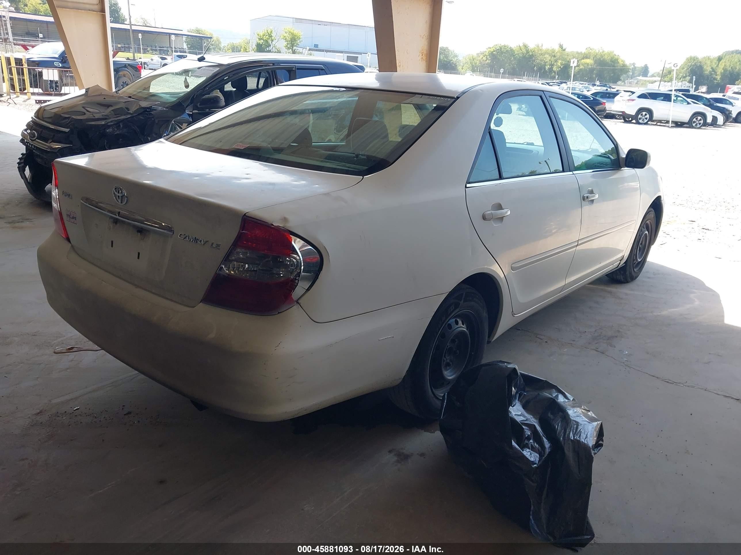 2002 Toyota Camry Le White vin: 4T1BE32KX2U078089