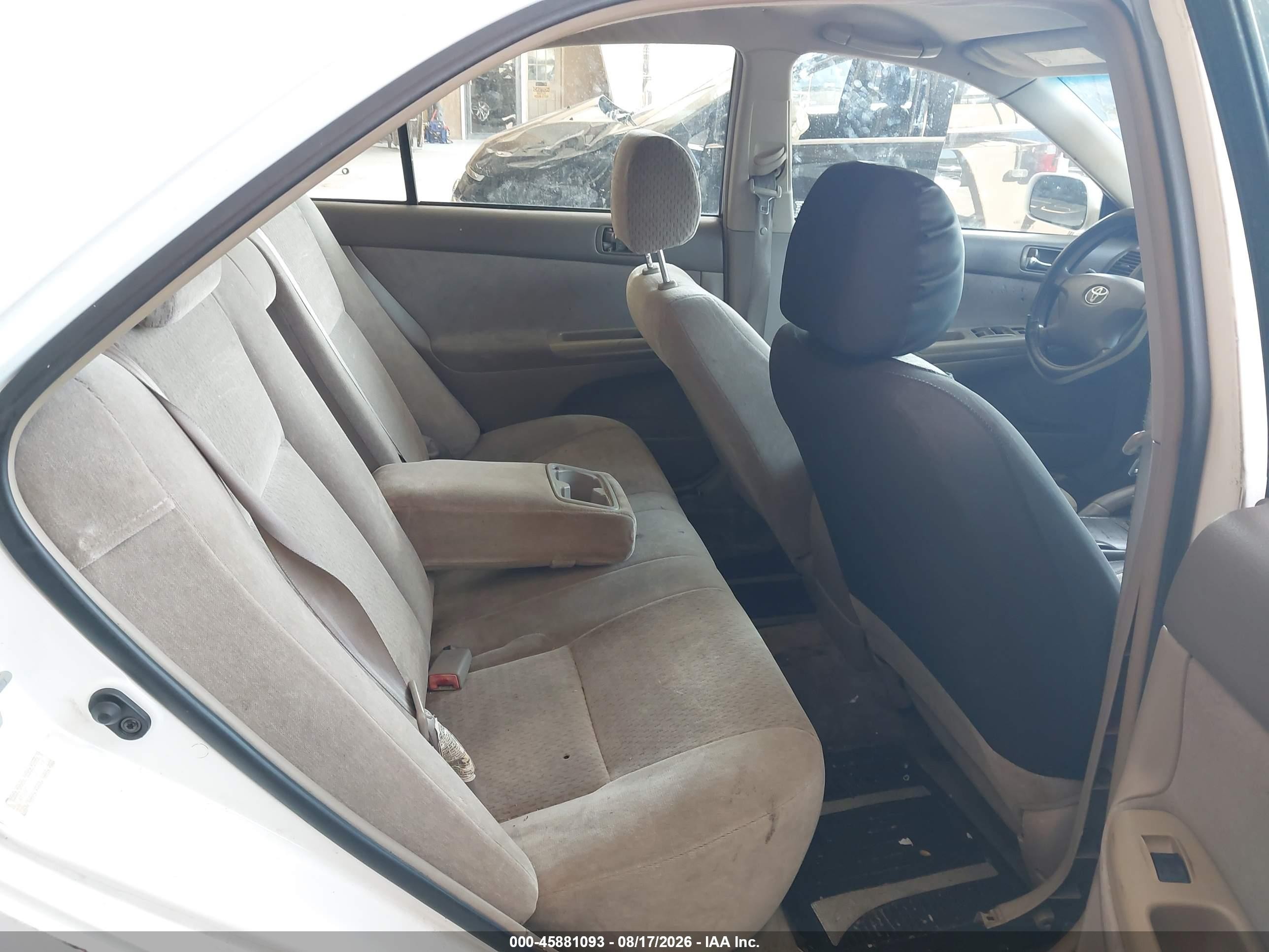 2002 Toyota Camry Le White vin: 4T1BE32KX2U078089