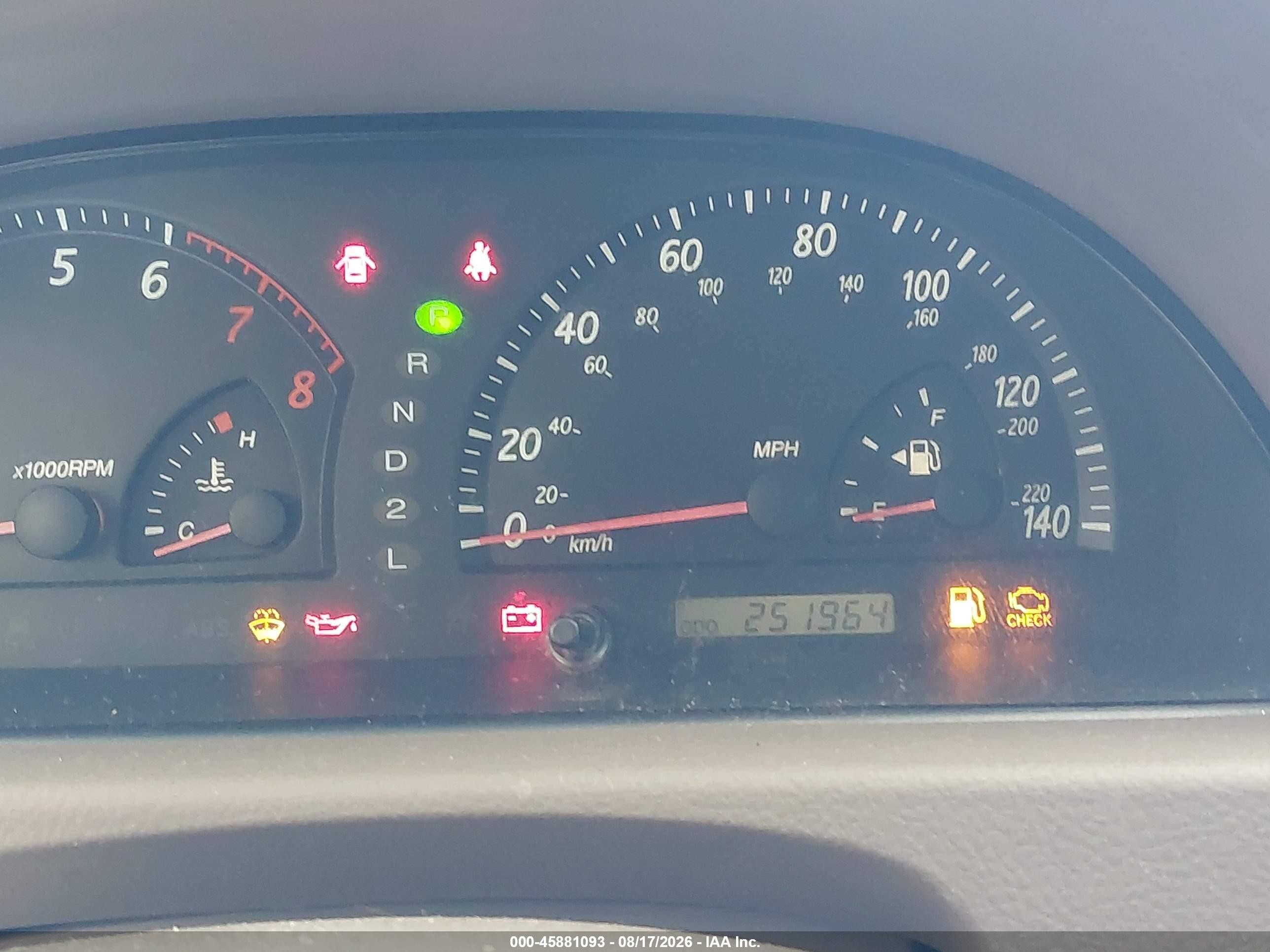 2002 Toyota Camry Le White vin: 4T1BE32KX2U078089