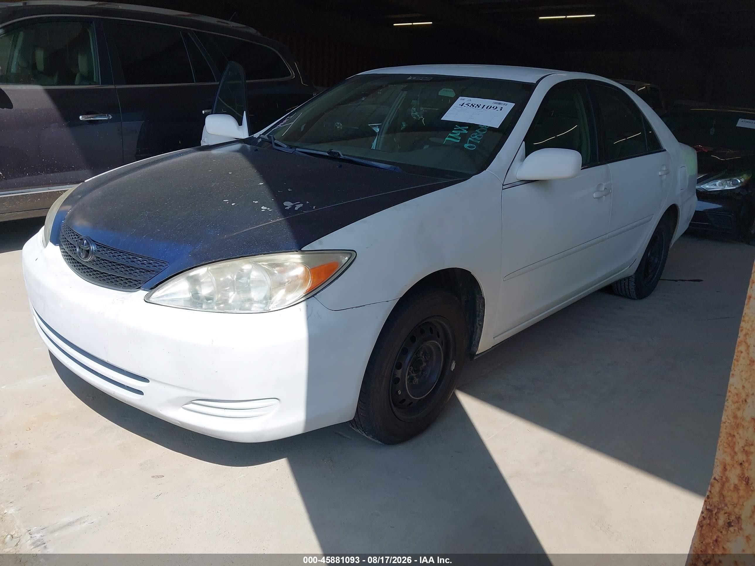 2002 Toyota Camry Le White vin: 4T1BE32KX2U078089