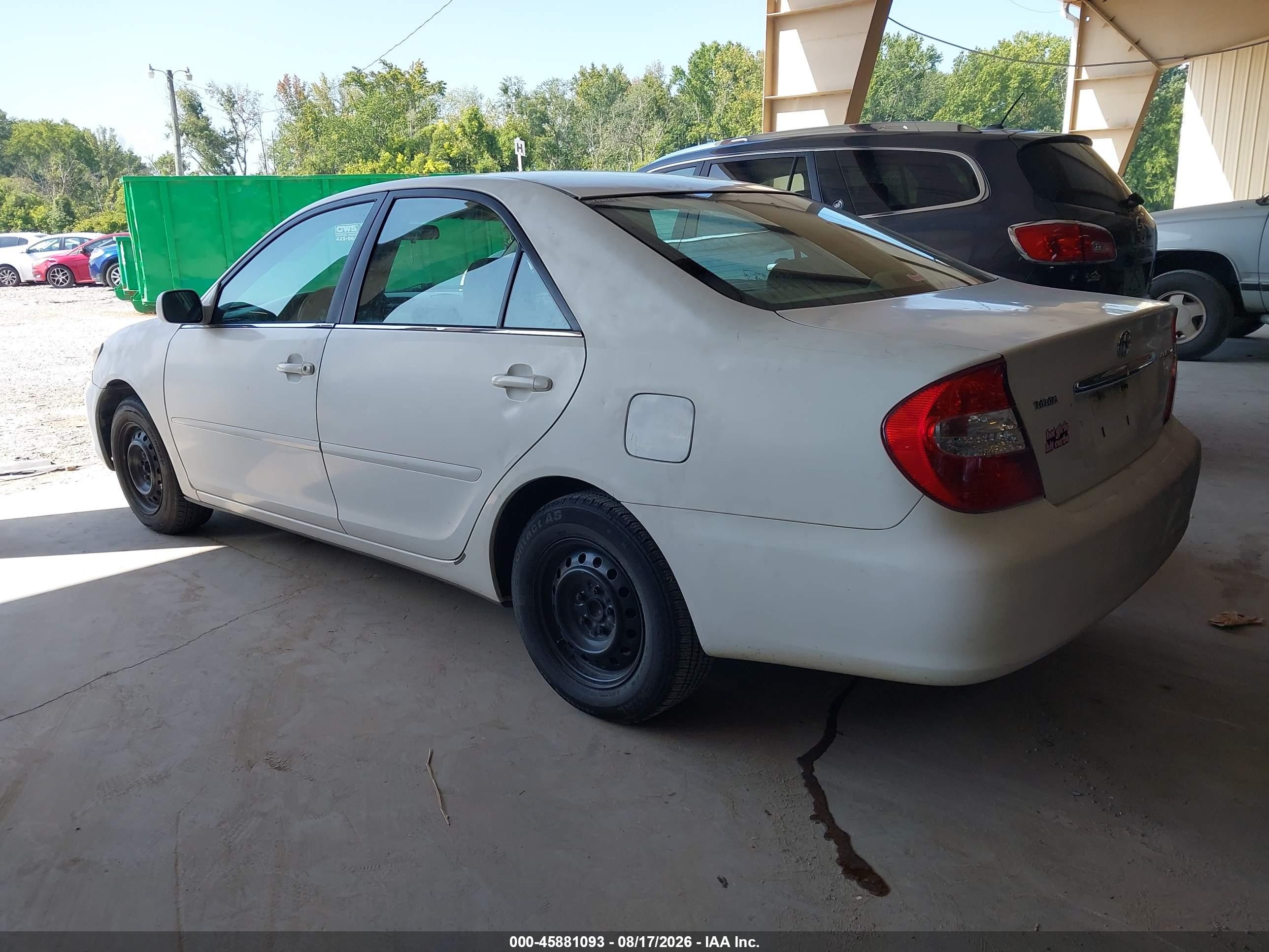 2002 Toyota Camry Le White vin: 4T1BE32KX2U078089