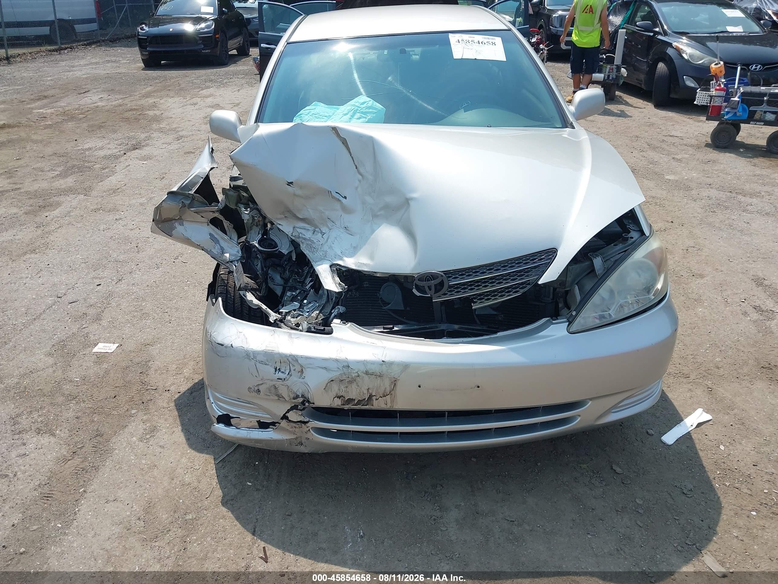 2002 Toyota Camry Le Серебряный vin: 4T1BE32KX2U097810