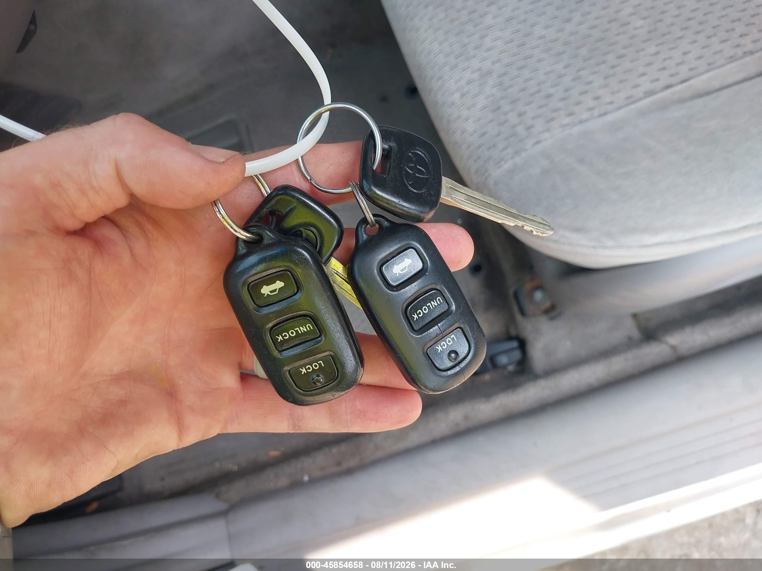 2002 Toyota Camry Le Серебряный vin: 4T1BE32KX2U097810