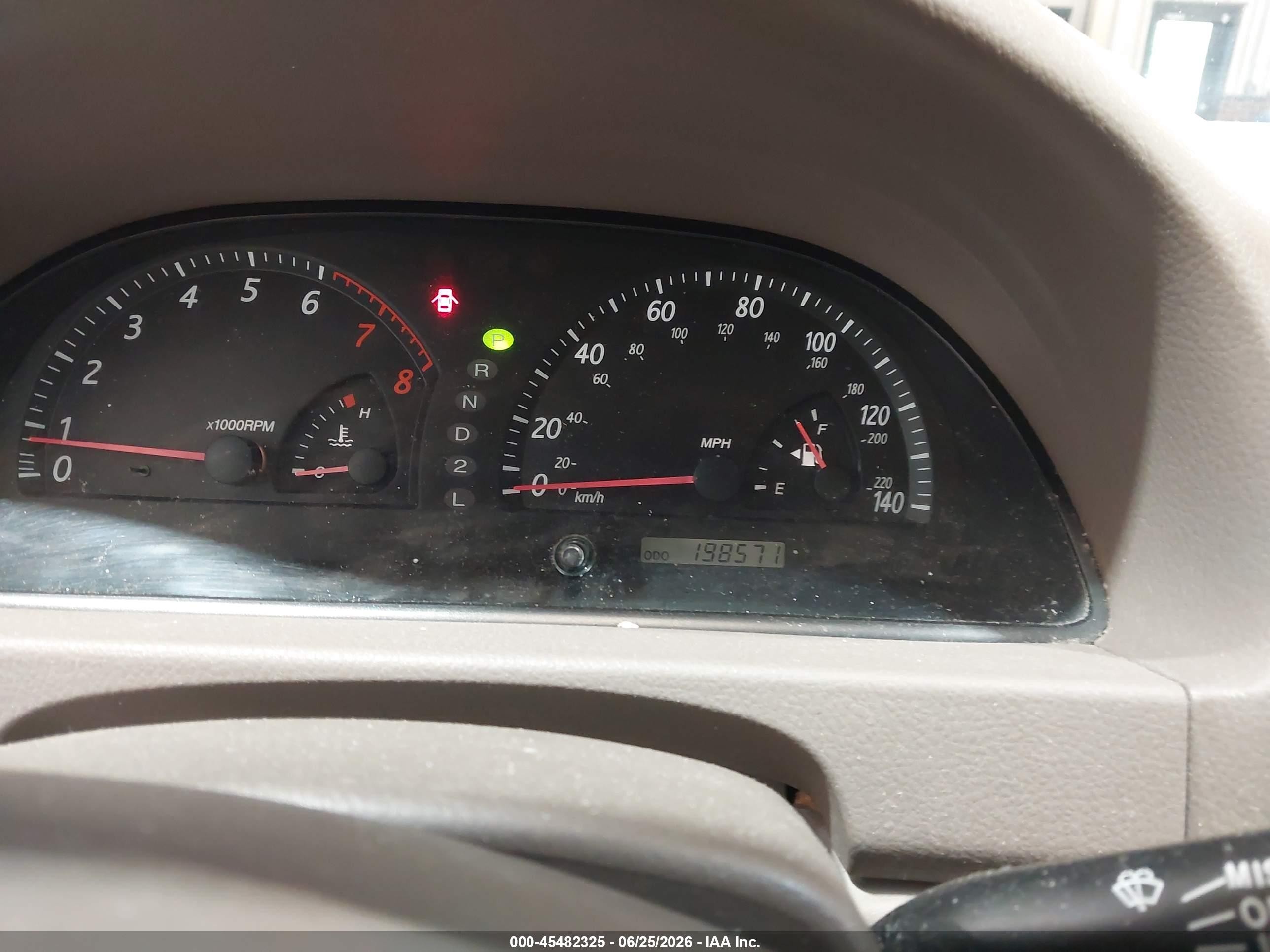 2002 Toyota Camry Le Gold vin: 4T1BE32KX2U113438