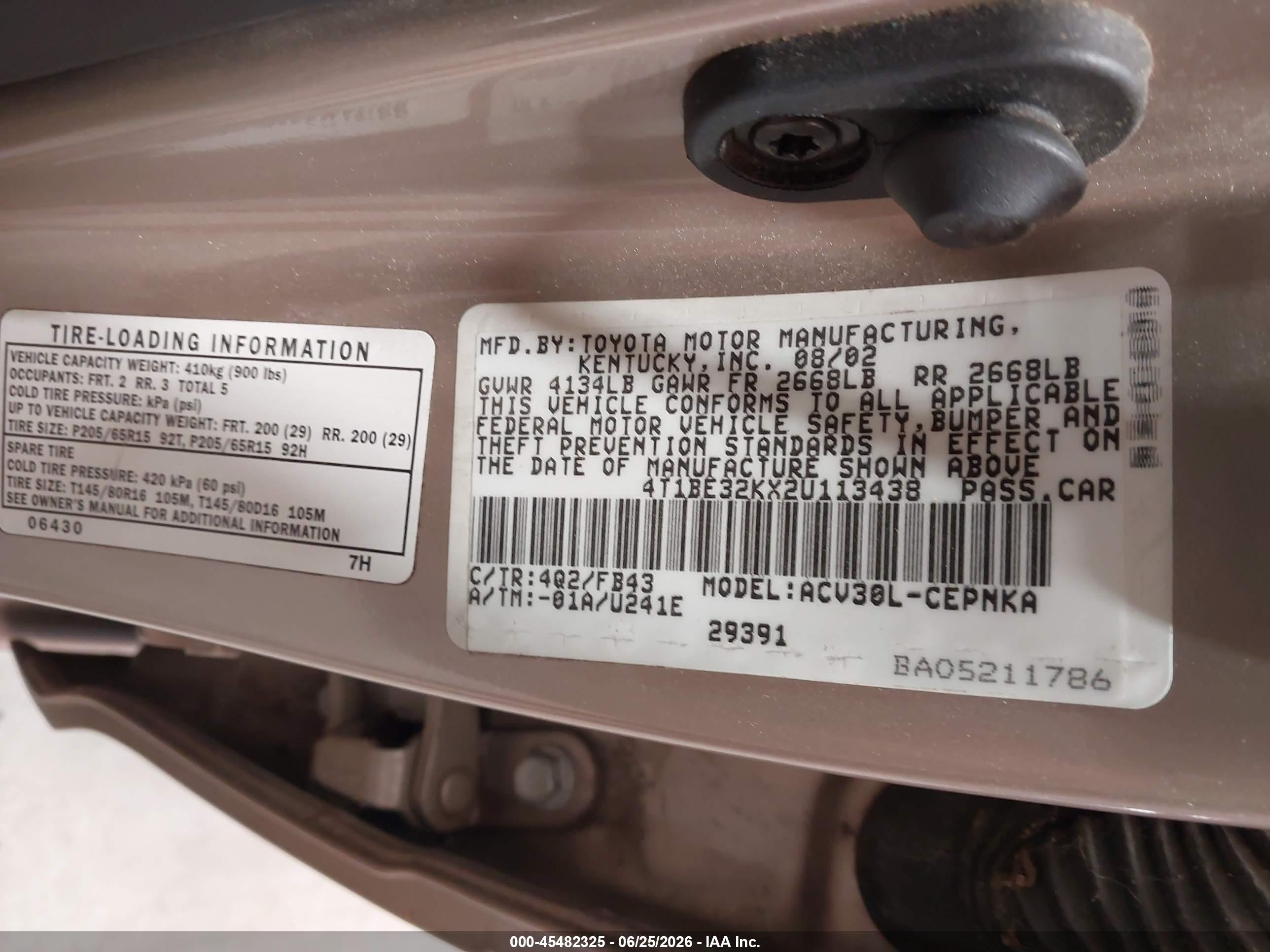 2002 Toyota Camry Le Gold vin: 4T1BE32KX2U113438