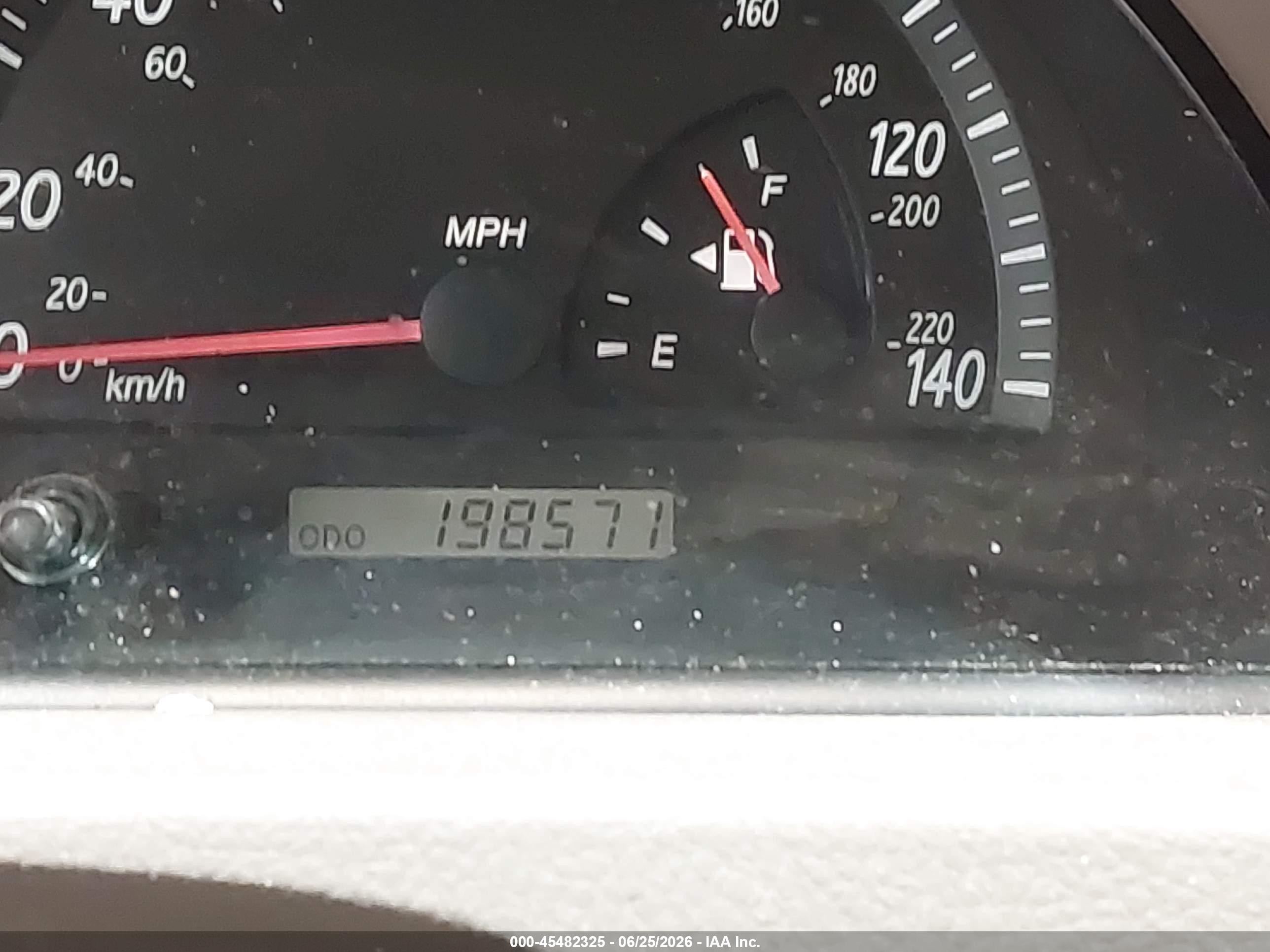 2002 Toyota Camry Le Gold vin: 4T1BE32KX2U113438