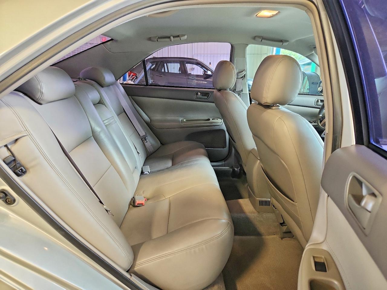 2002 Toyota Camry Le Silver vin: 4T1BE32KX2U532051