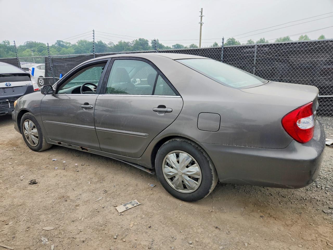 2002 Toyota Camry Xle Tan vin: 4T1BE32KX2U575594