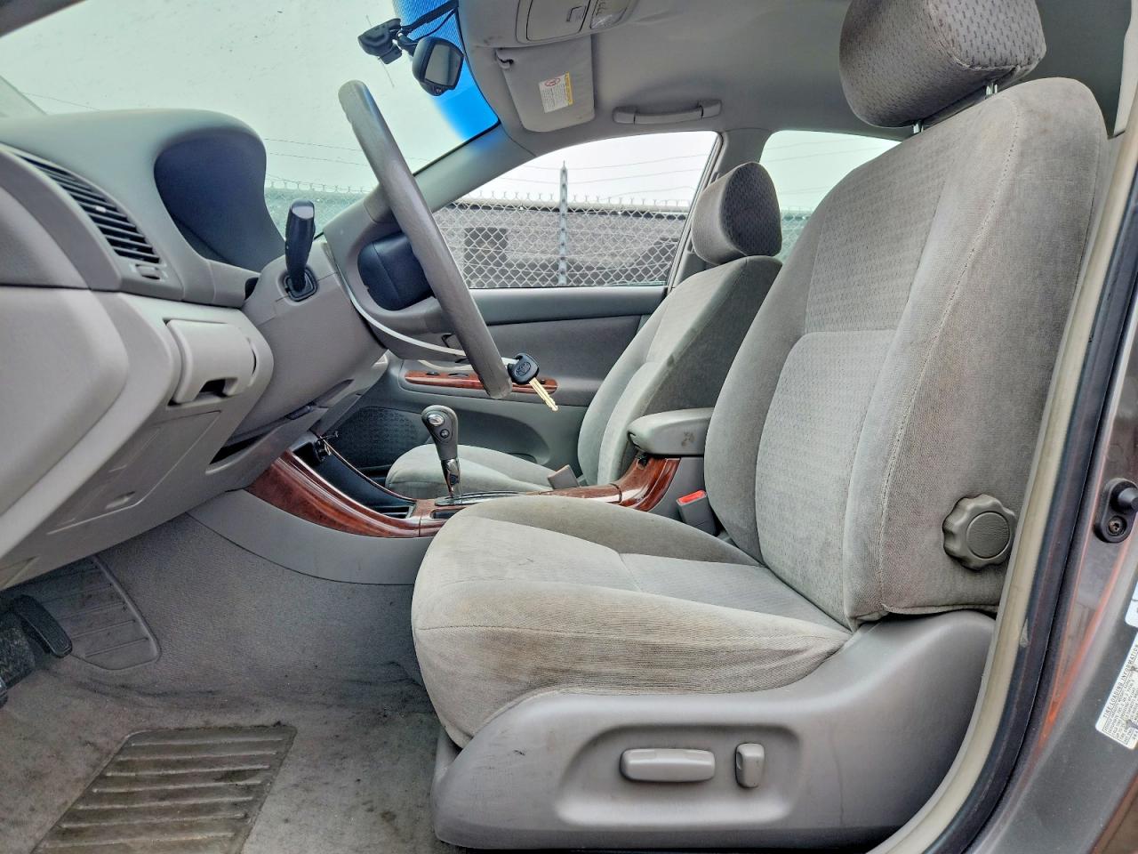 2002 Toyota Camry Xle Tan vin: 4T1BE32KX2U575594