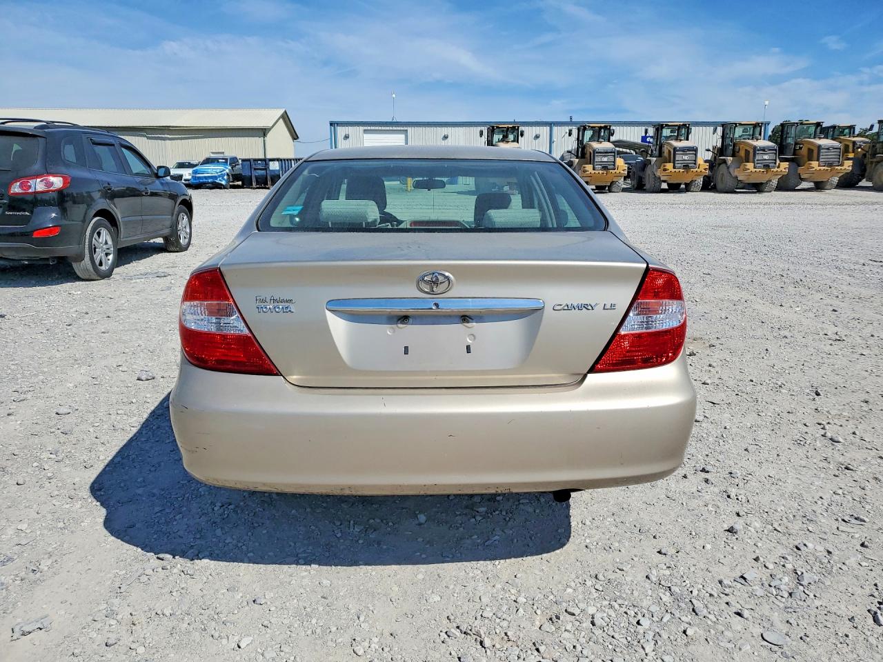 2002 Toyota Camry Le Gold vin: 4T1BE32KX2U577278