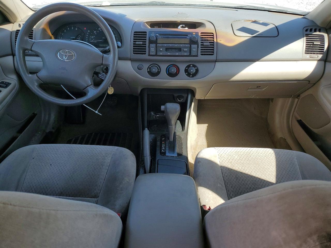2002 Toyota Camry Le Gold vin: 4T1BE32KX2U577278