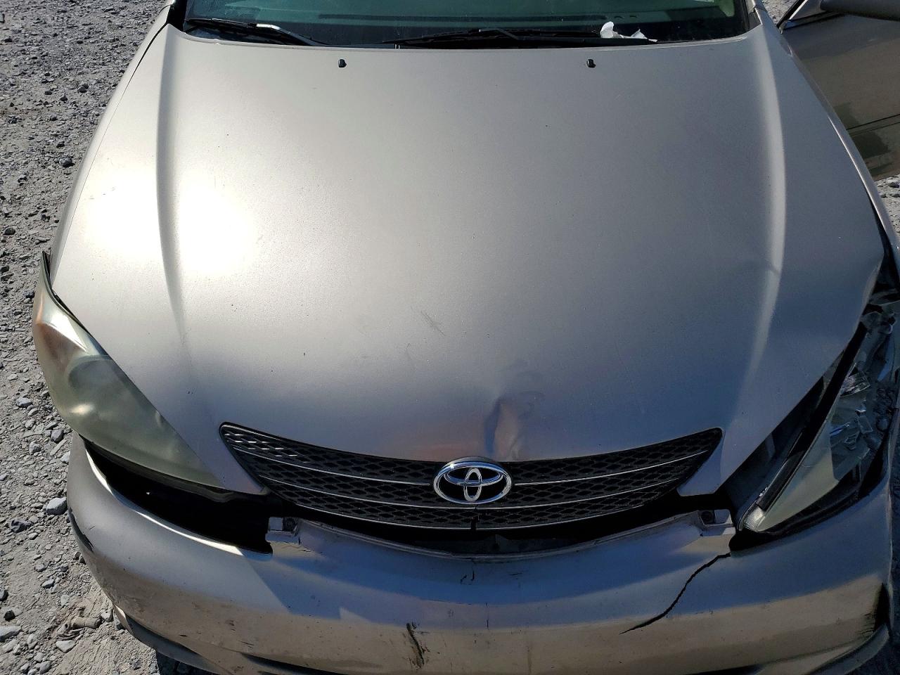 2002 Toyota Camry Le Gold vin: 4T1BE32KX2U577278
