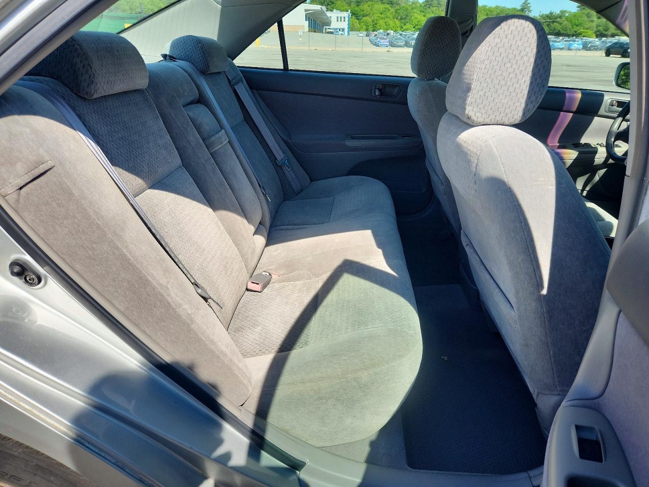 2002 Toyota Camry Le Silver vin: 4T1BE32KX2U606195