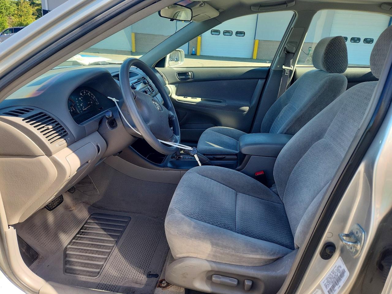 2002 Toyota Camry Le Silver vin: 4T1BE32KX2U606195