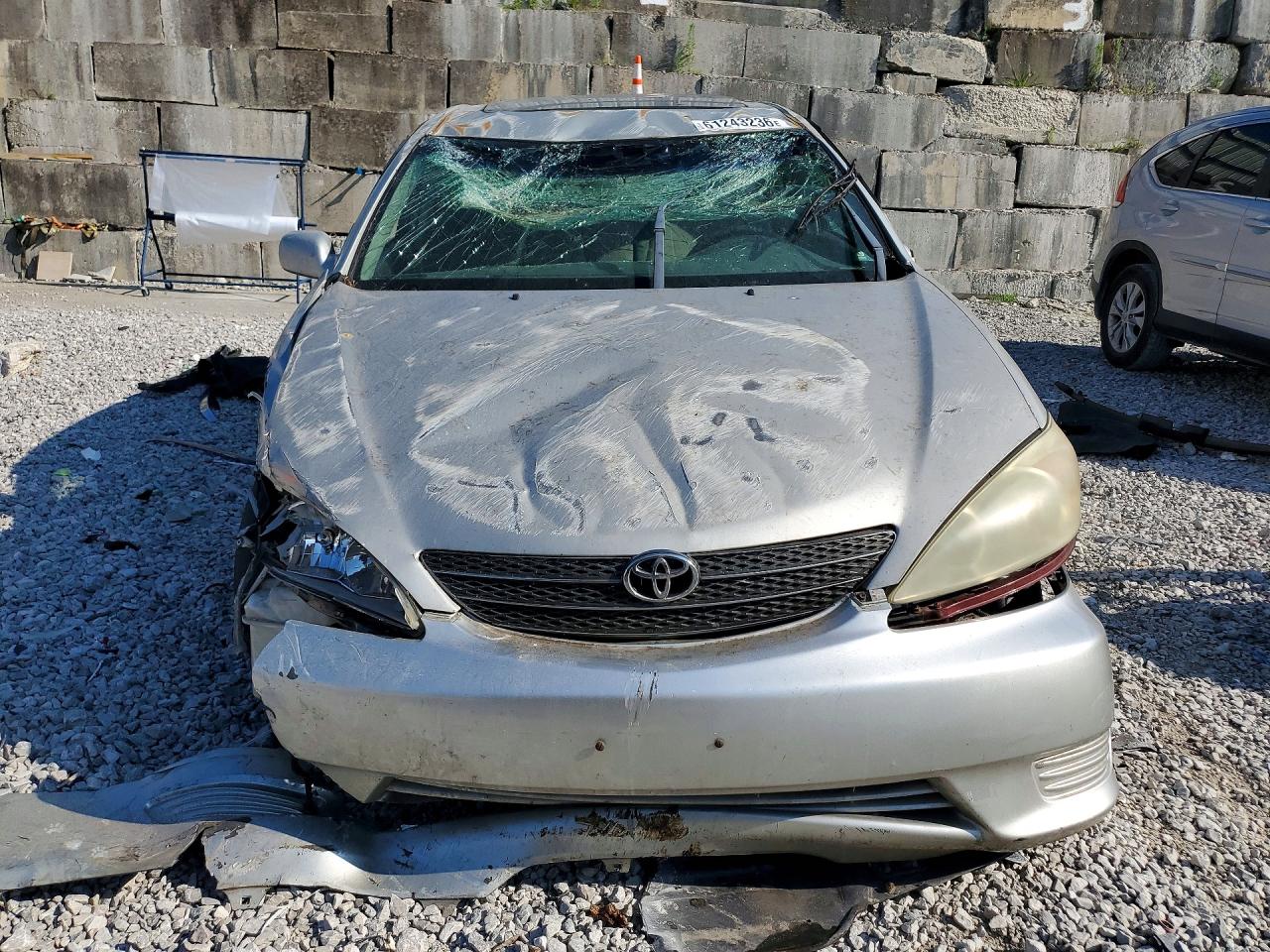 2003 Toyota Camry Le Silver vin: 4T1BE32KX3U140267