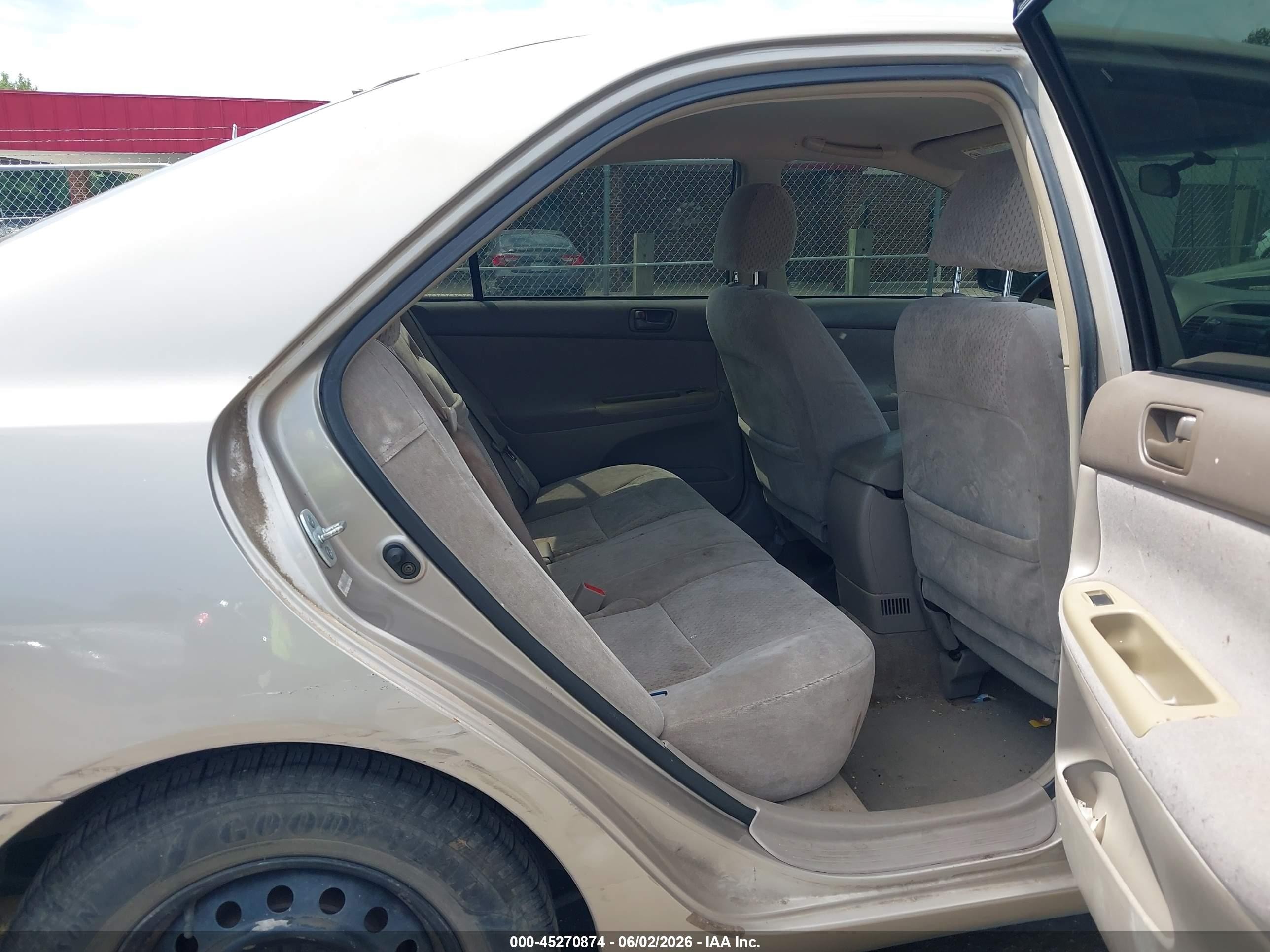 2003 Toyota Camry Le Gold vin: 4T1BE32KX3U213914