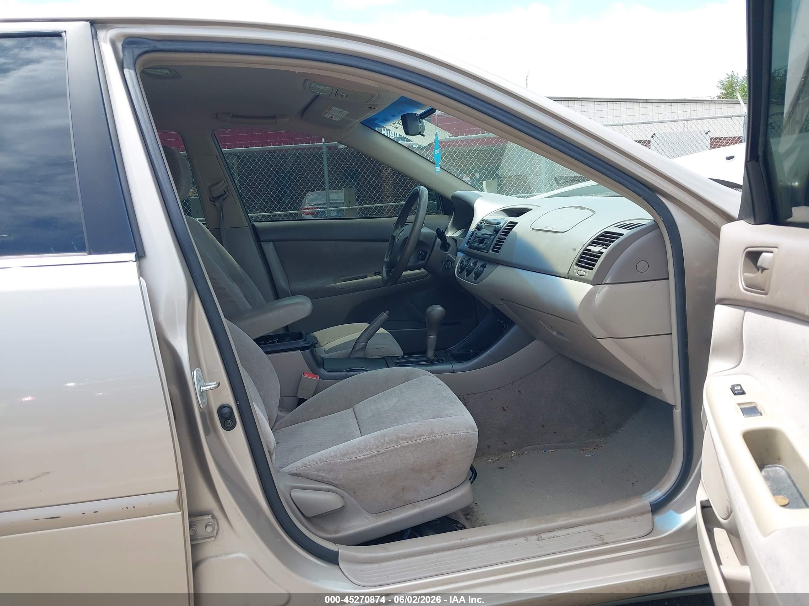 2003 Toyota Camry Le Gold vin: 4T1BE32KX3U213914