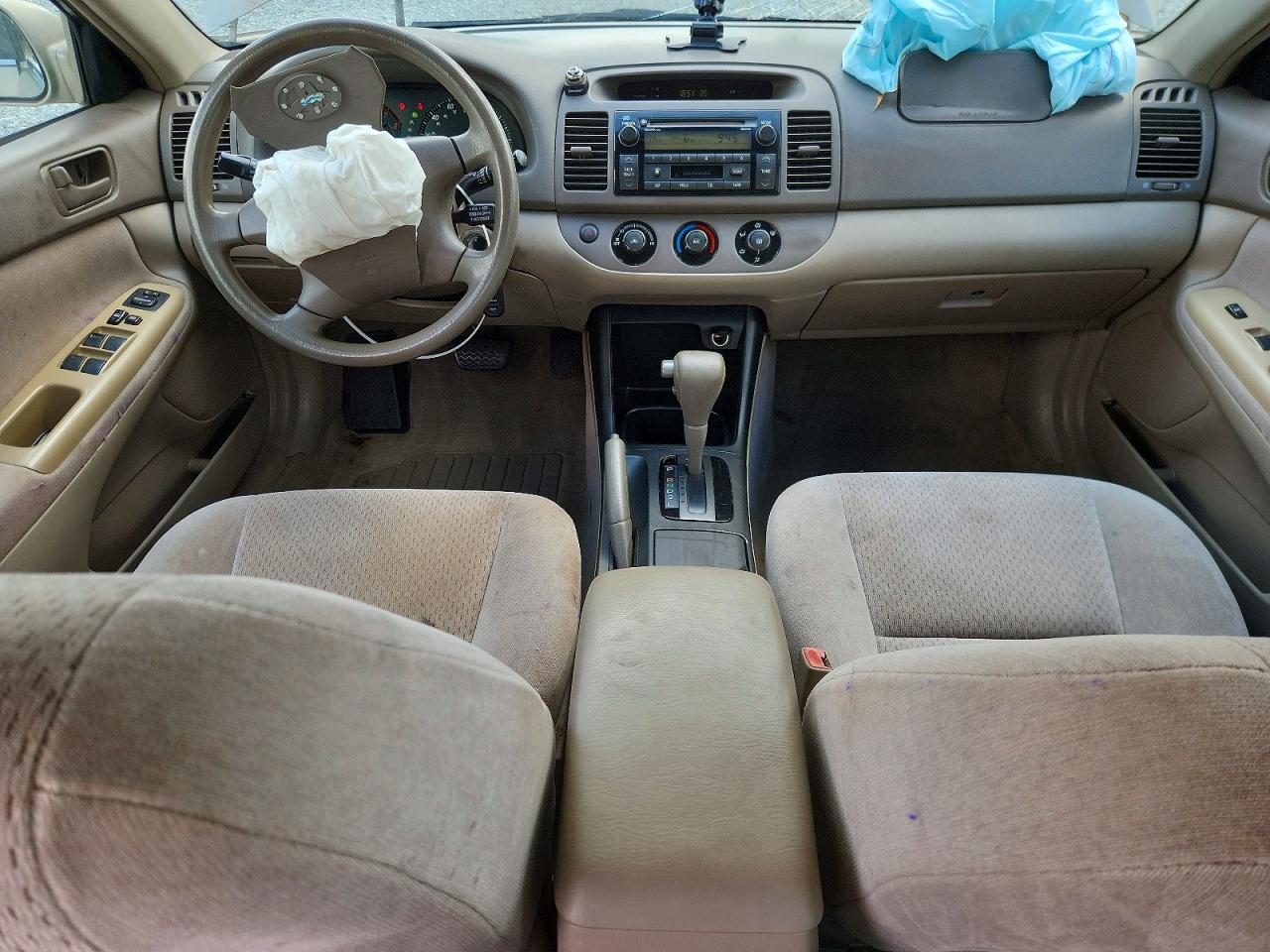 2003 Toyota Camry Le Tan vin: 4T1BE32KX3U226632