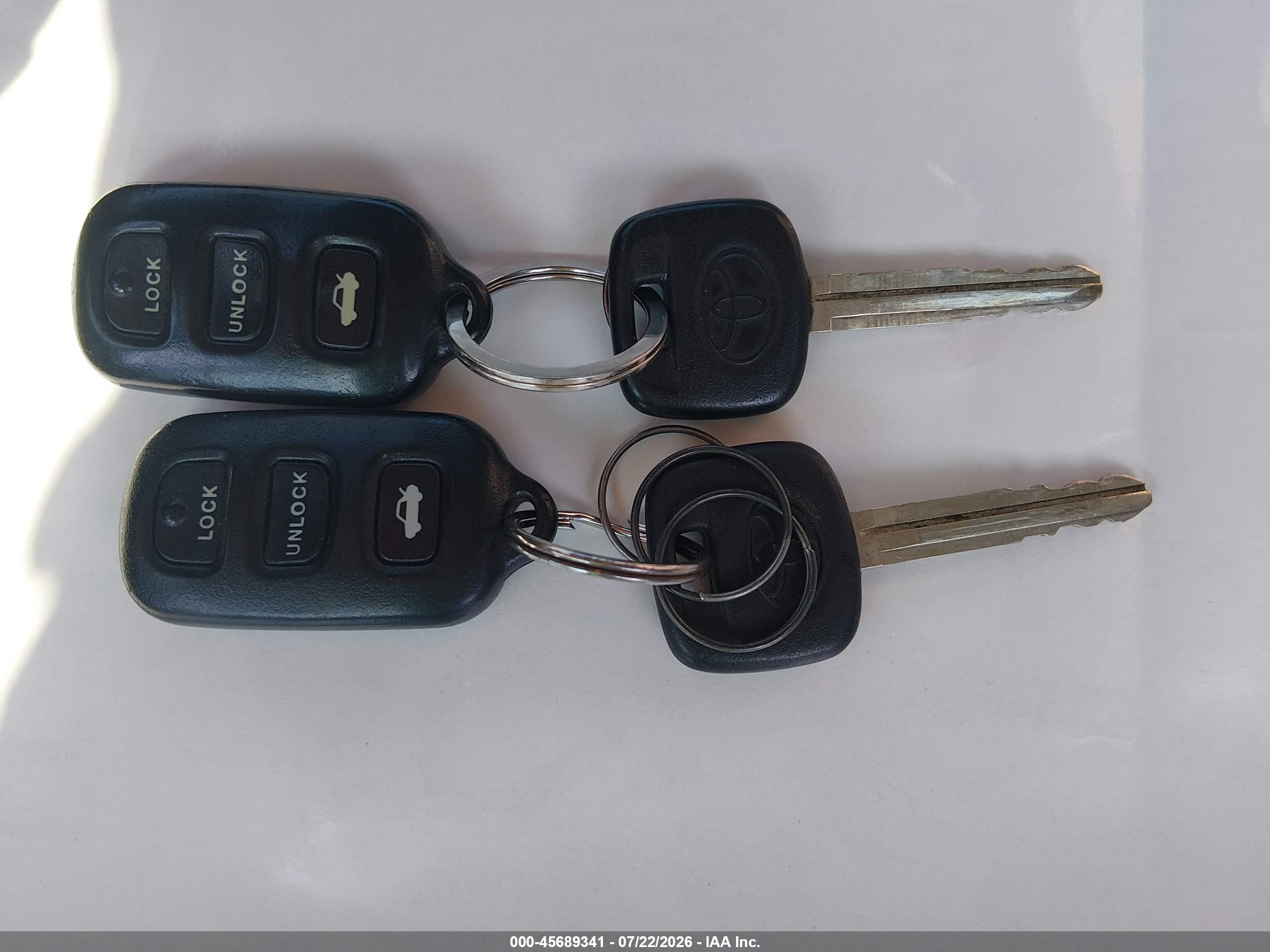 2003 Toyota Camry Le Red vin: 4T1BE32KX3U241941