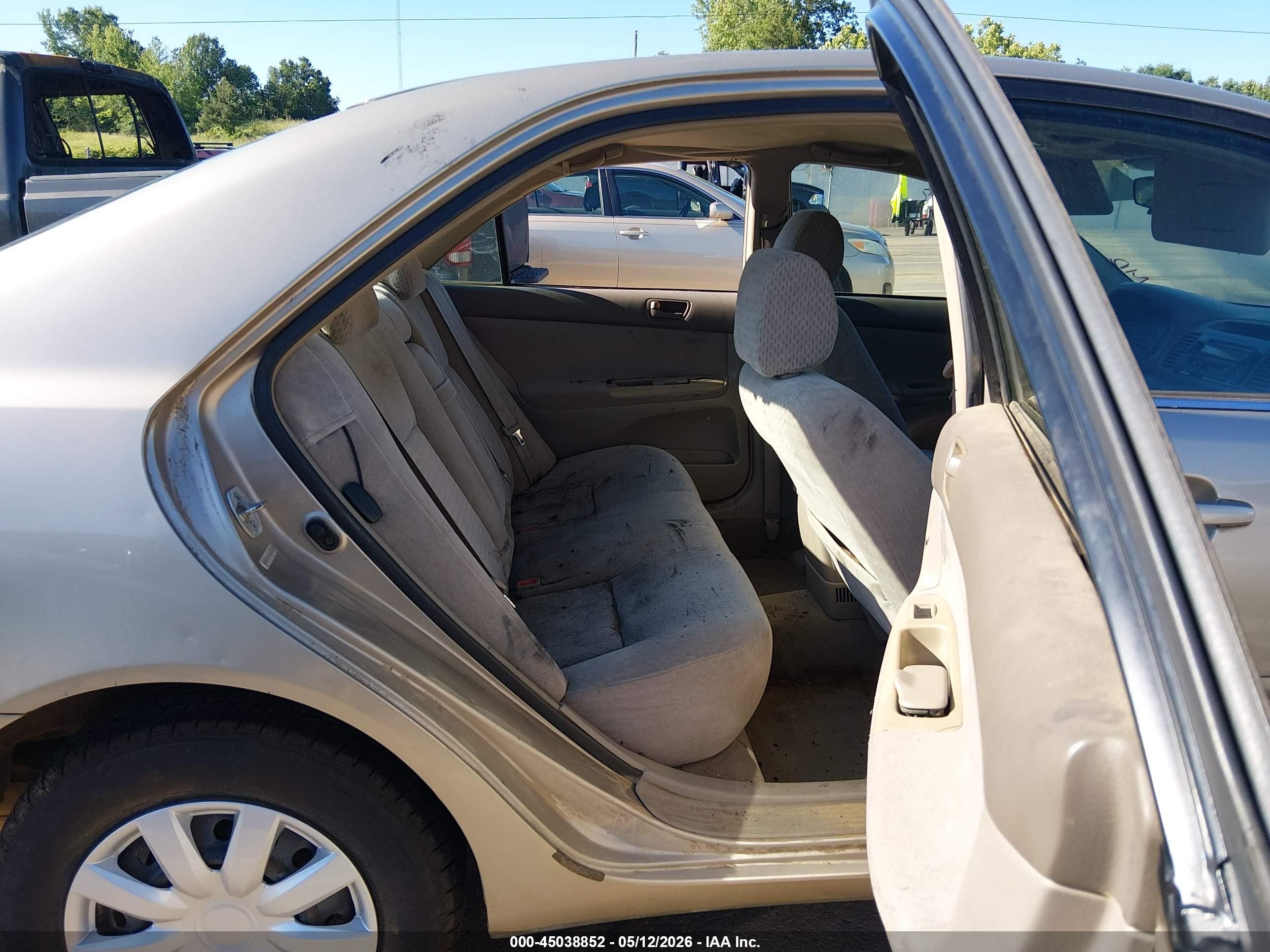 2003 Toyota Camry Le Tan vin: 4T1BE32KX3U659710