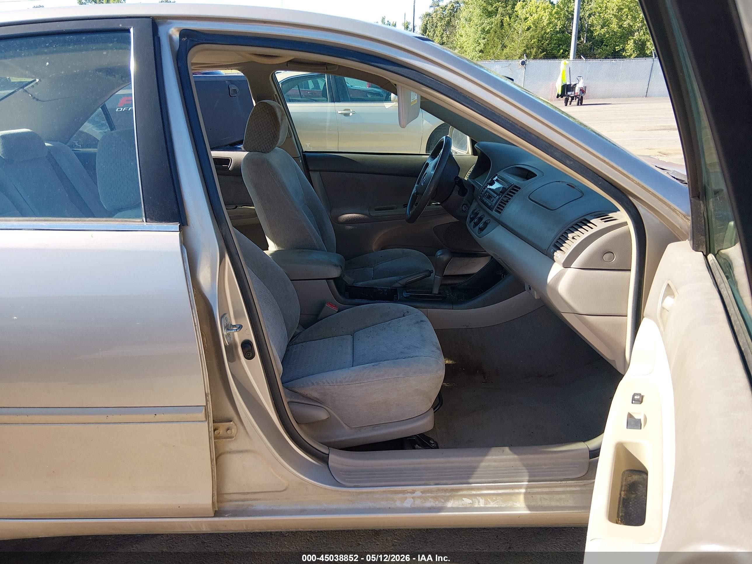 2003 Toyota Camry Le Tan vin: 4T1BE32KX3U659710