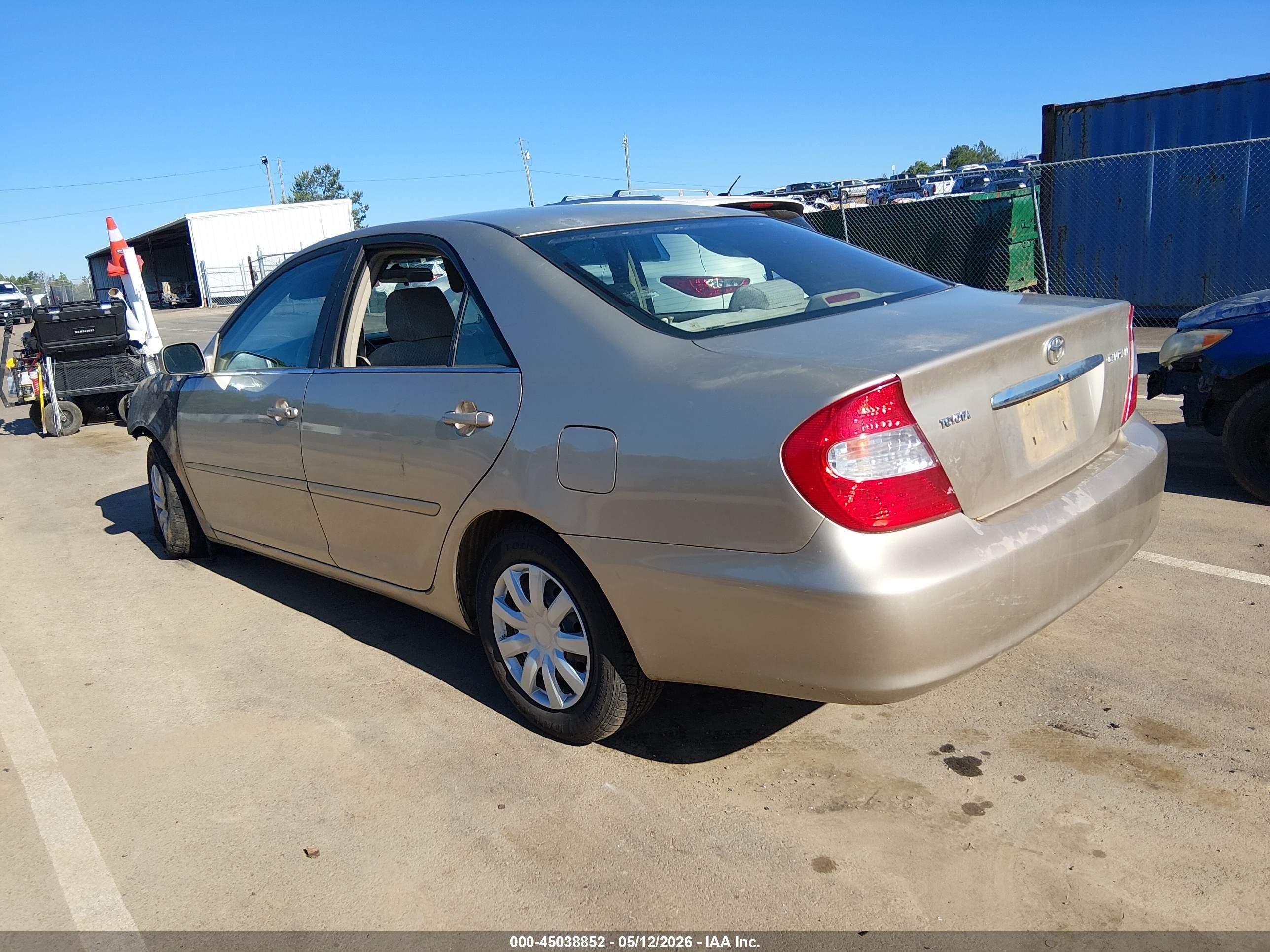 2003 Toyota Camry Le Tan vin: 4T1BE32KX3U659710