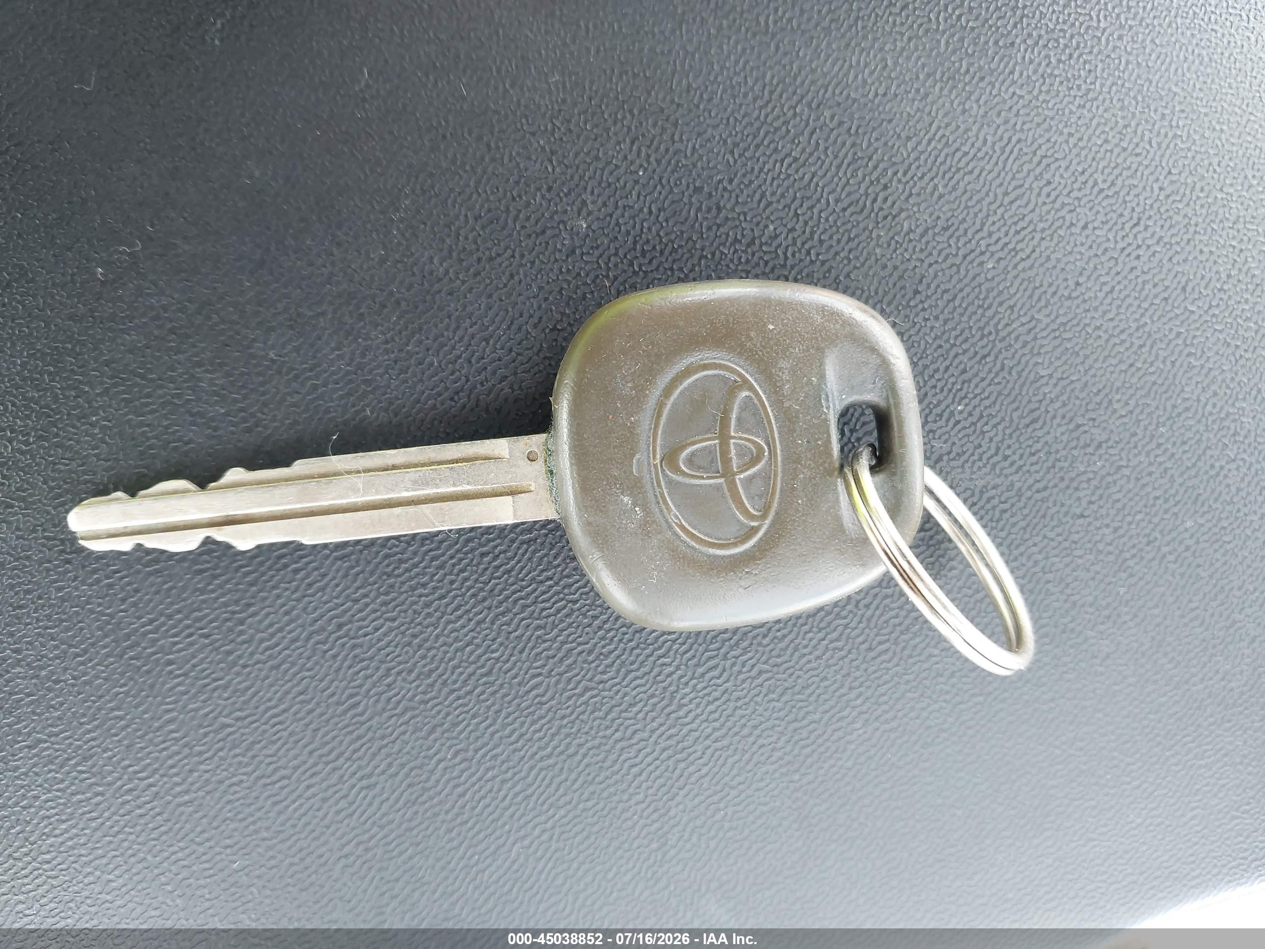 2003 Toyota Camry Le Tan vin: 4T1BE32KX3U659710