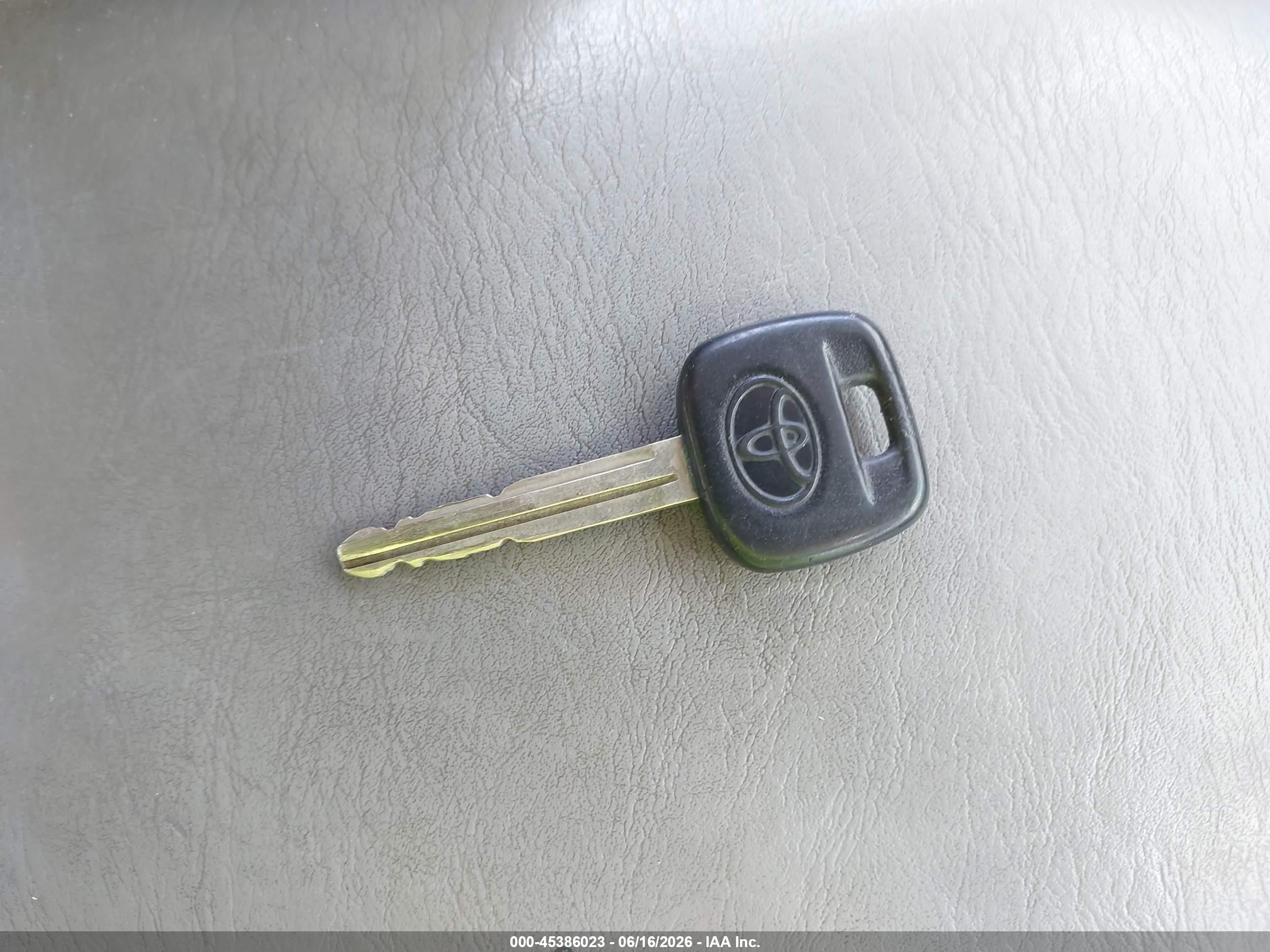 2003 Toyota Camry Le Silver vin: 4T1BE32KX3U686017