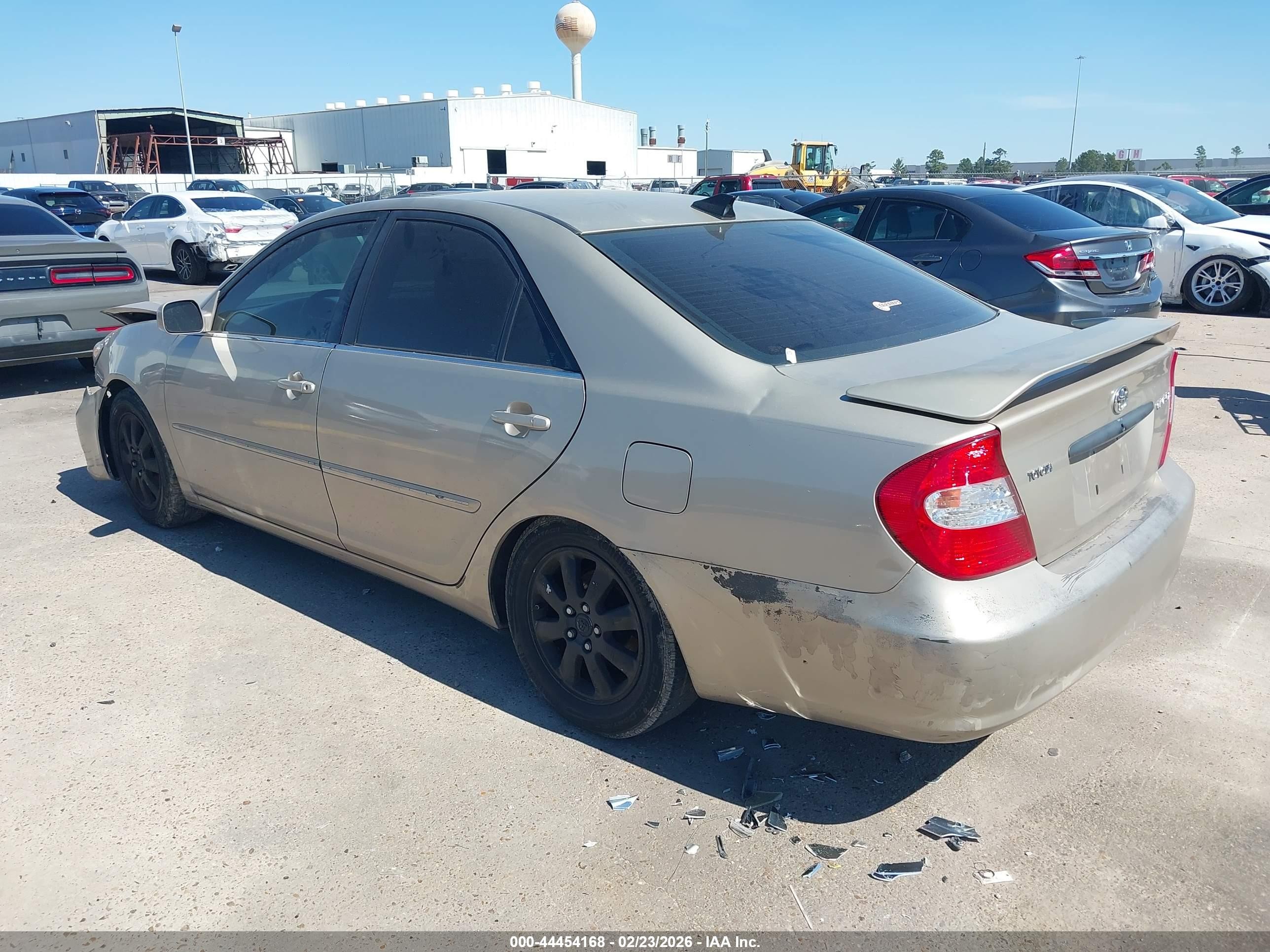 2003 Toyota Camry Xle Tan vin: 4T1BE32KX3U732266