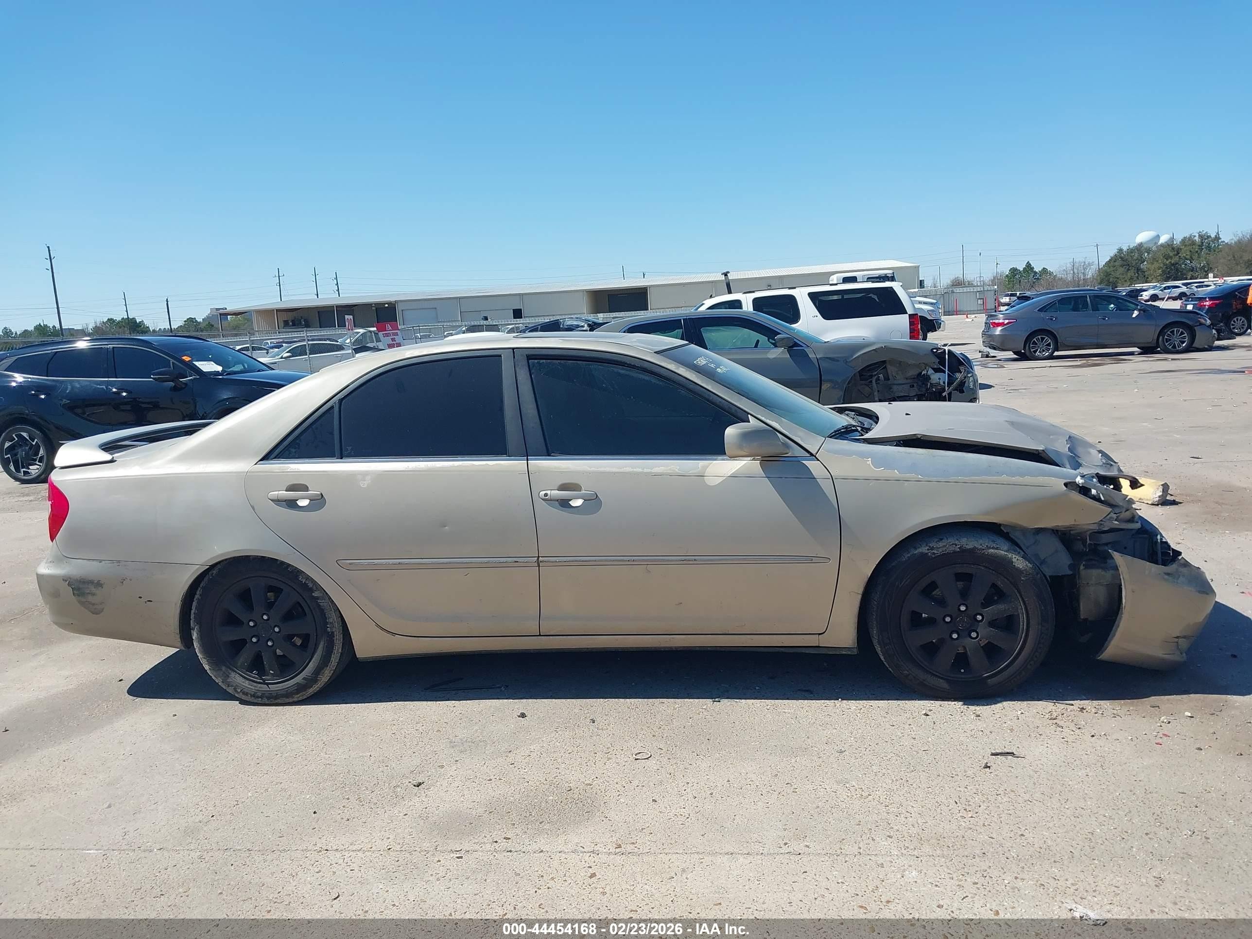 2003 Toyota Camry Xle Tan vin: 4T1BE32KX3U732266