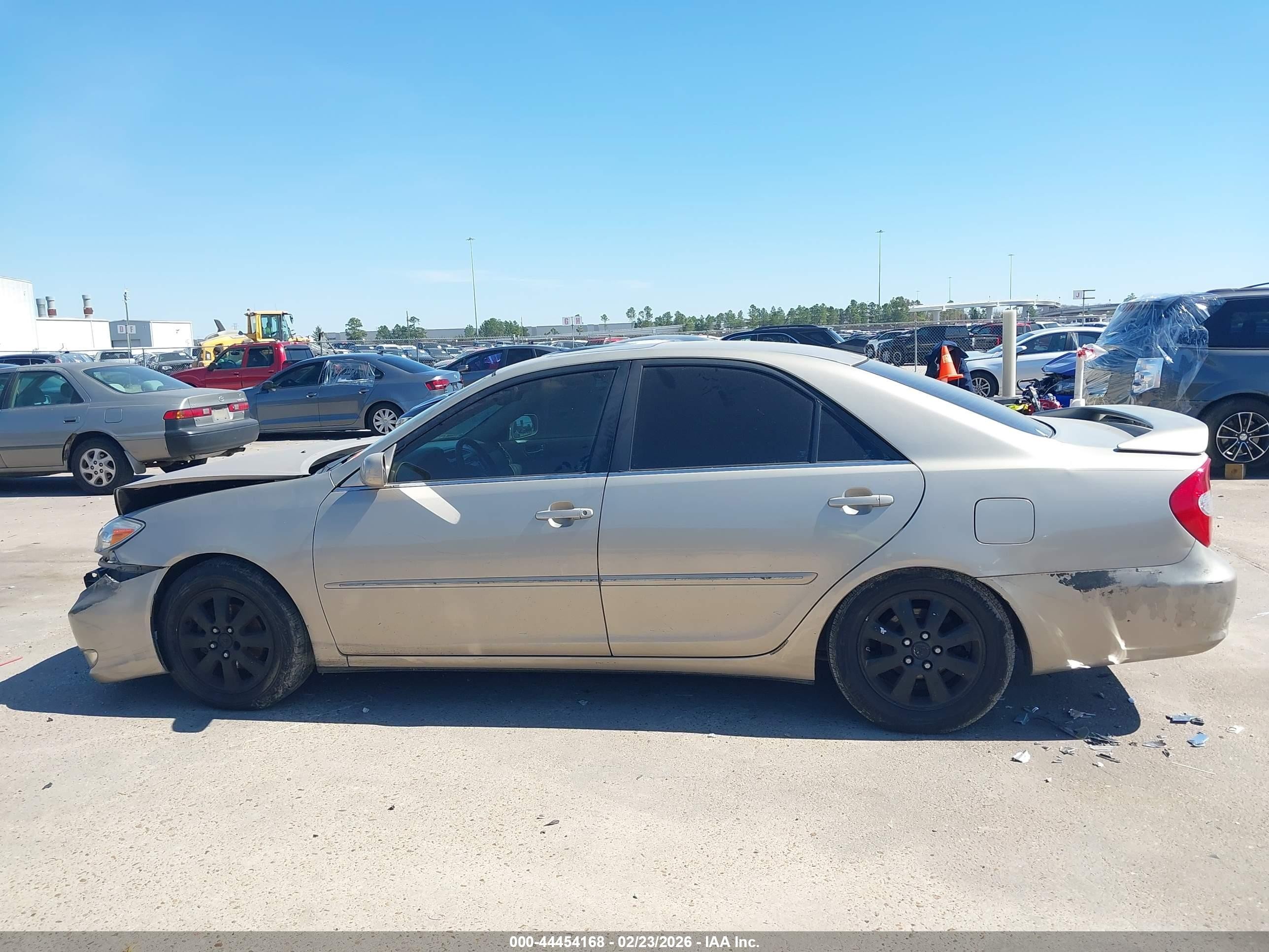 2003 Toyota Camry Xle Tan vin: 4T1BE32KX3U732266