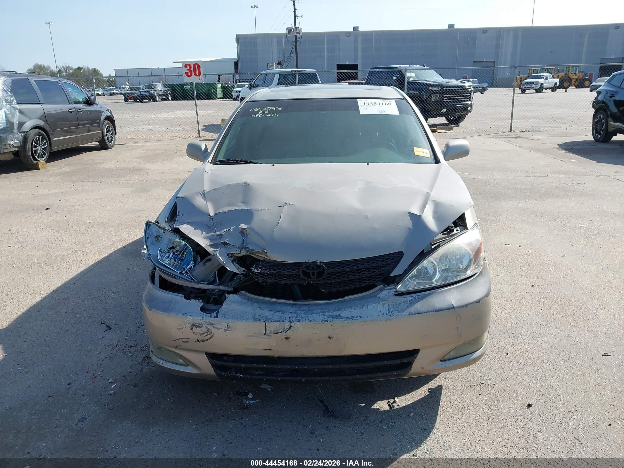 2003 Toyota Camry Xle Tan vin: 4T1BE32KX3U732266