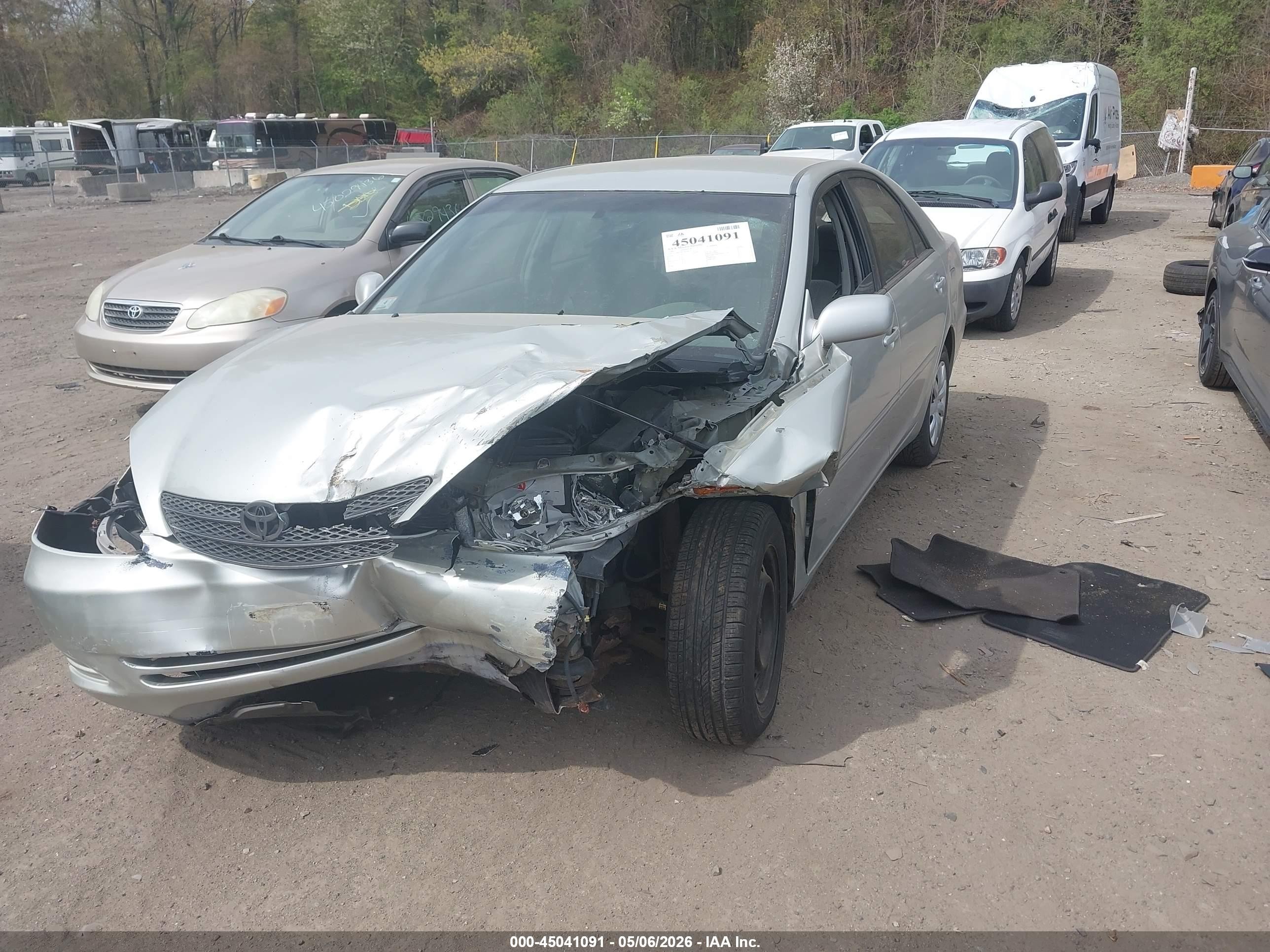 2004 Toyota Camry Le Silver vin: 4T1BE32KX4U266291